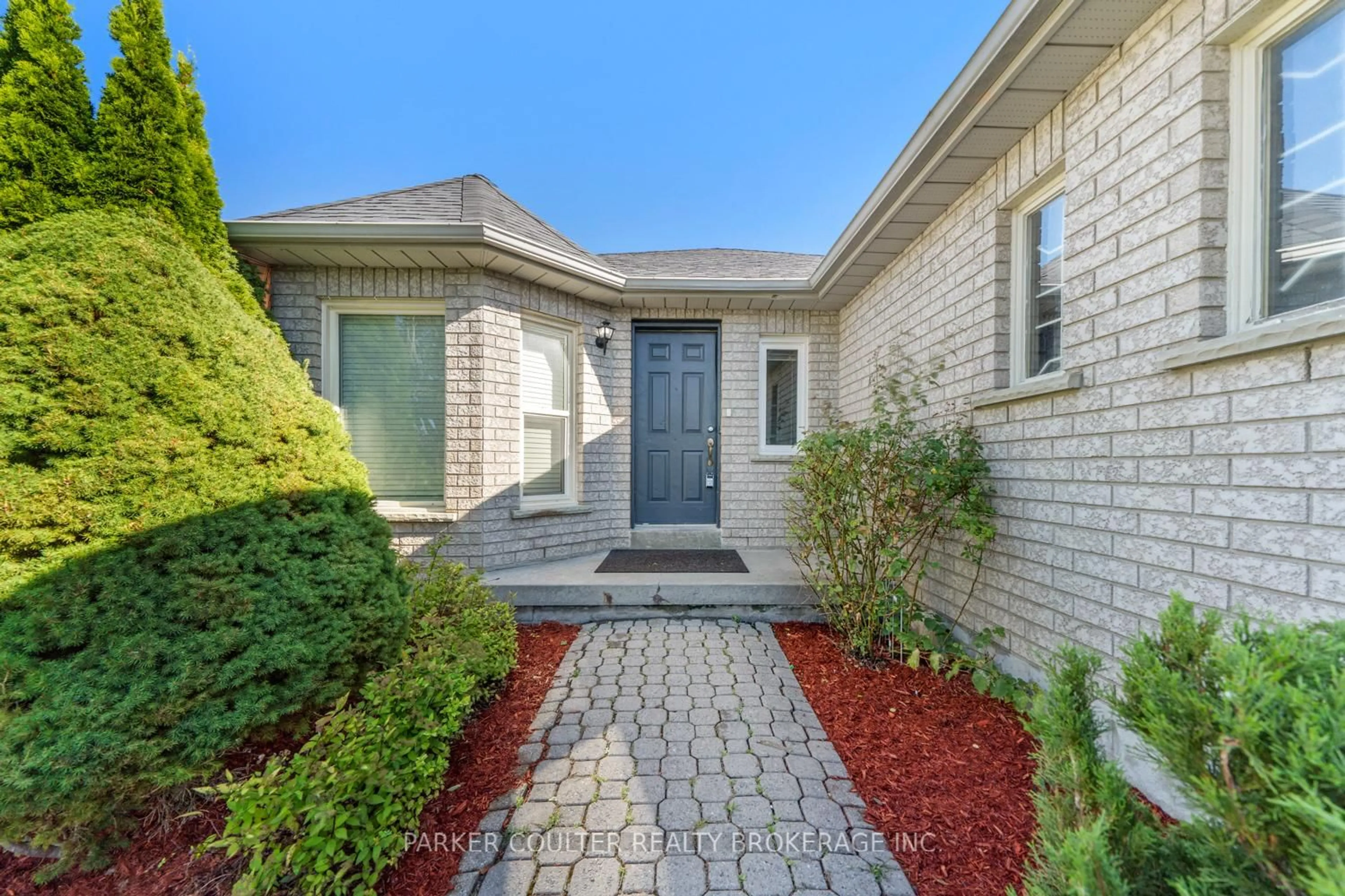 Home with brick exterior material, street for 94 Buchanan St, Barrie Ontario L4M 6B7