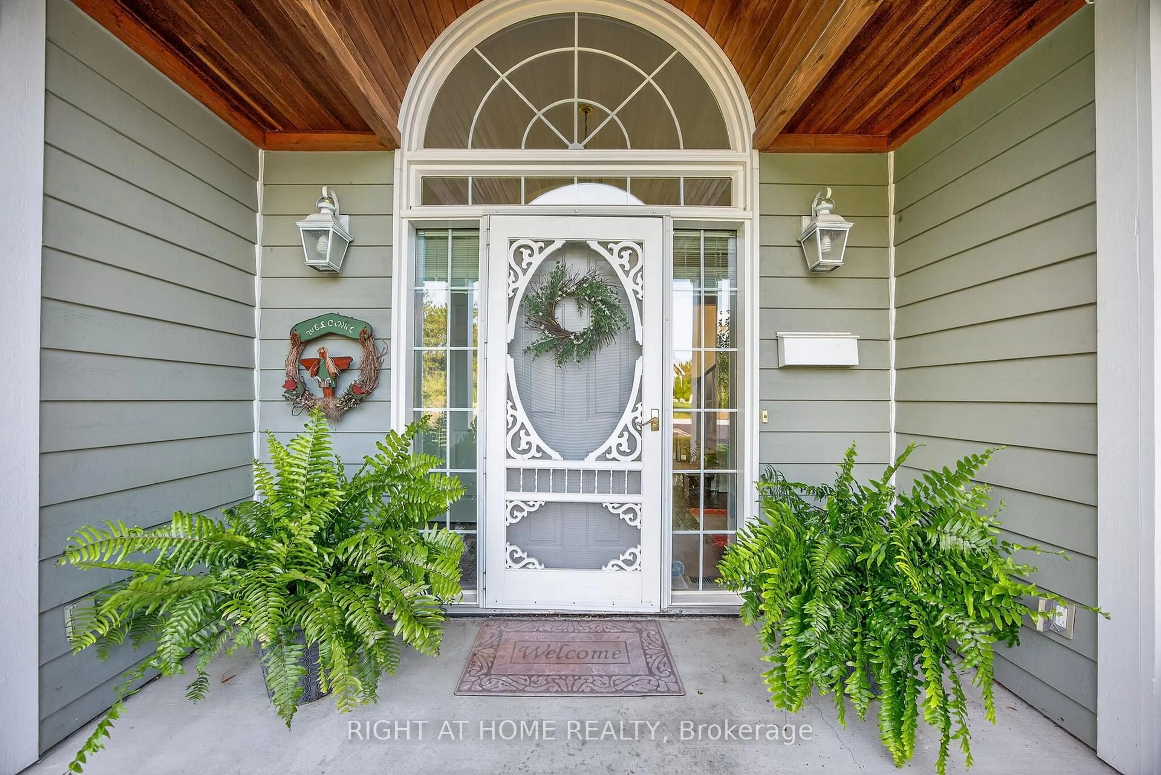 Indoor entryway for 57 Highland Dr, Oro-Medonte Ontario L0L 2L0