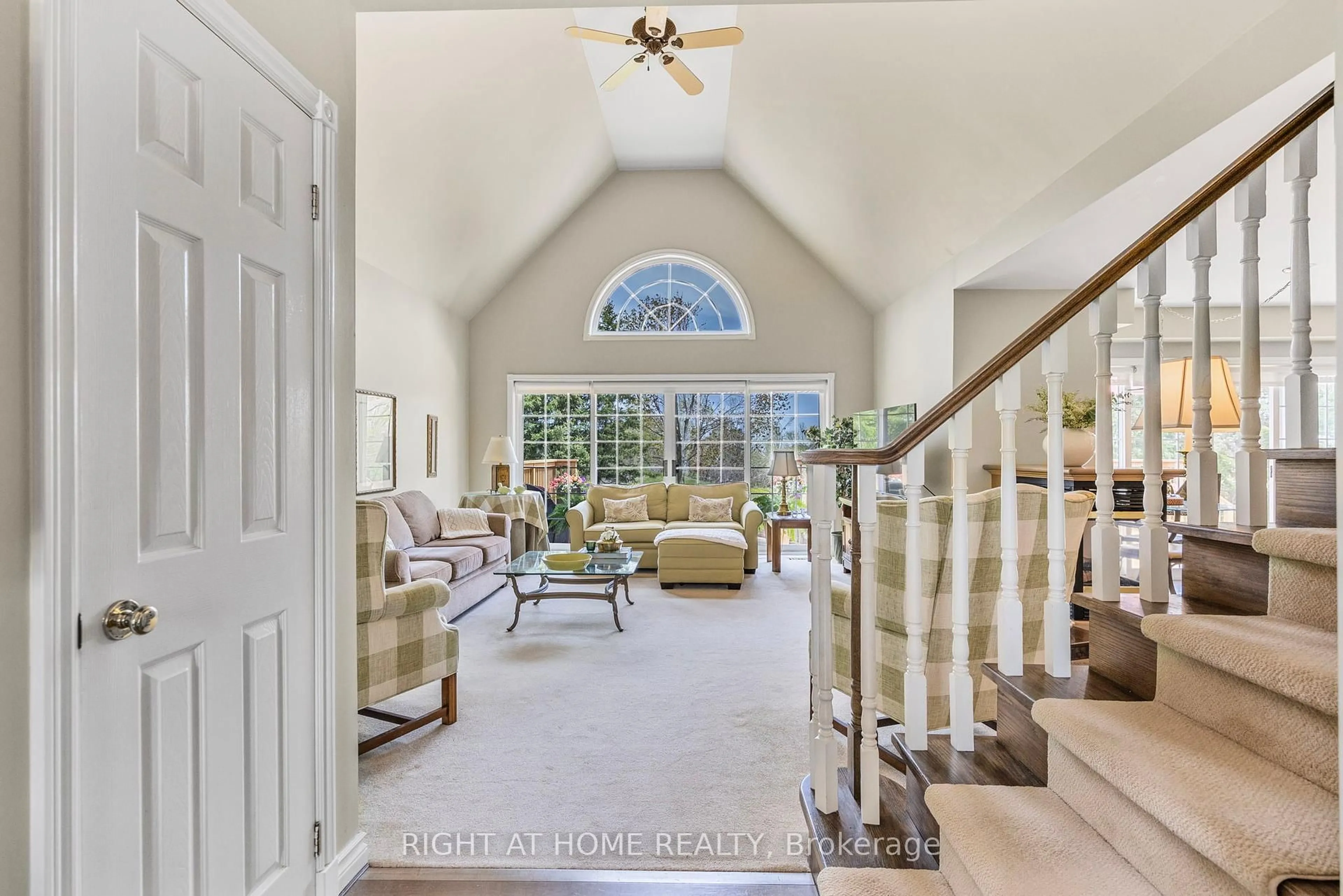 Indoor foyer for 57 Highland Dr, Oro-Medonte Ontario L0L 2L0