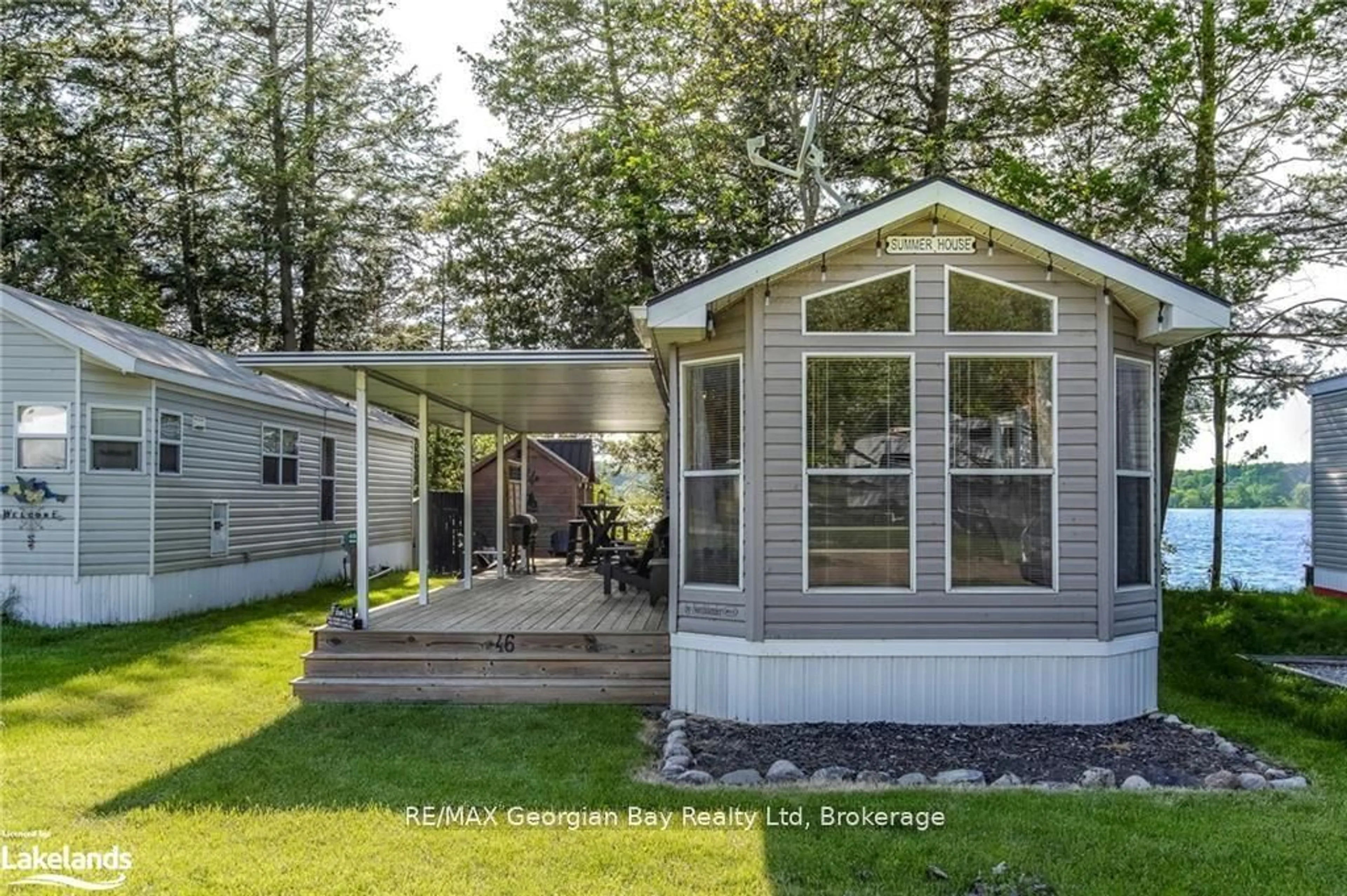 Home with vinyl exterior material, unknown for 46 LAKESHORE Rd, Midland Ontario L4R 0B9