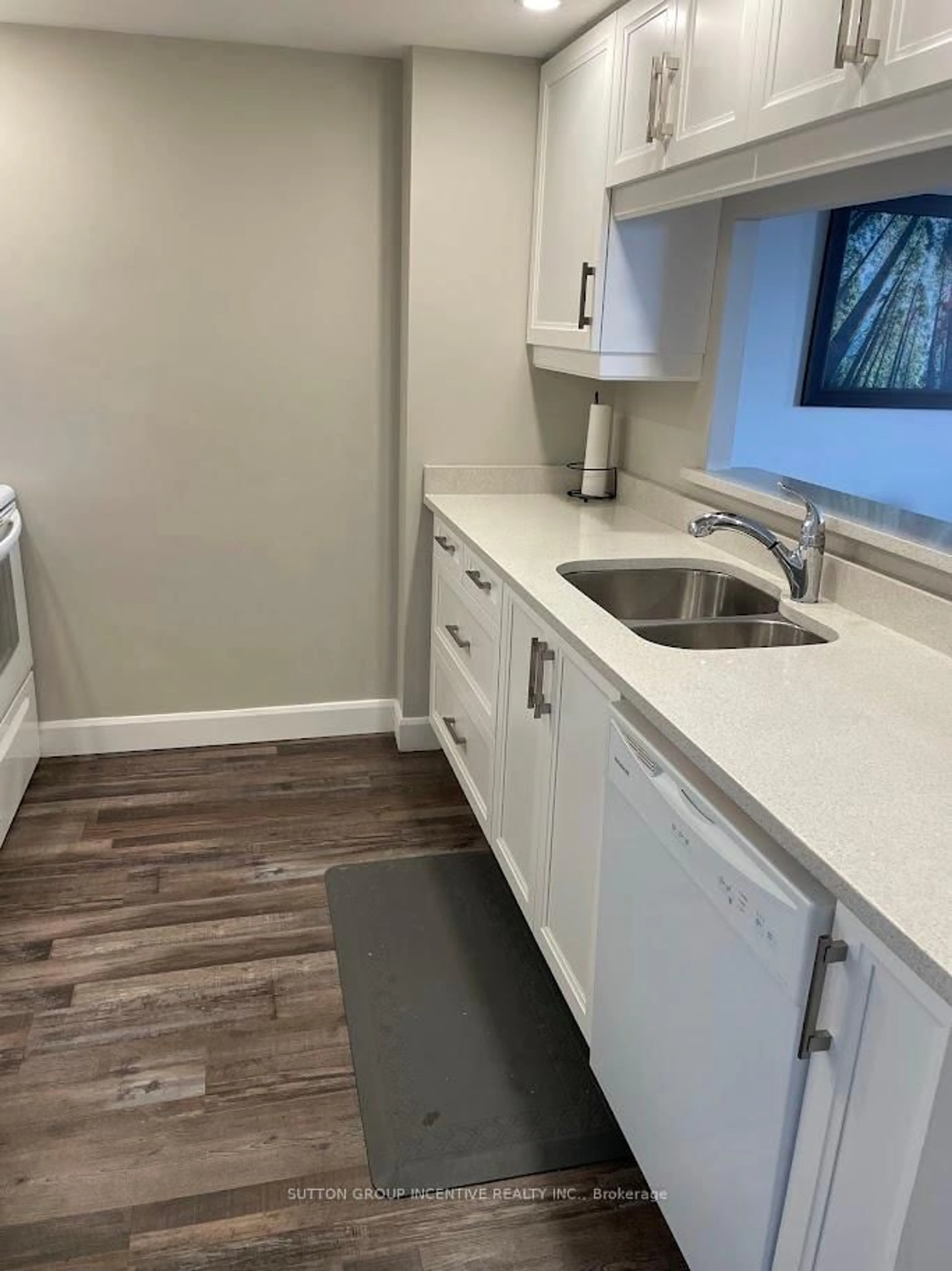 Standard kitchen, unknown for 65 Ellen St #111, Barrie Ontario L4N 3A5