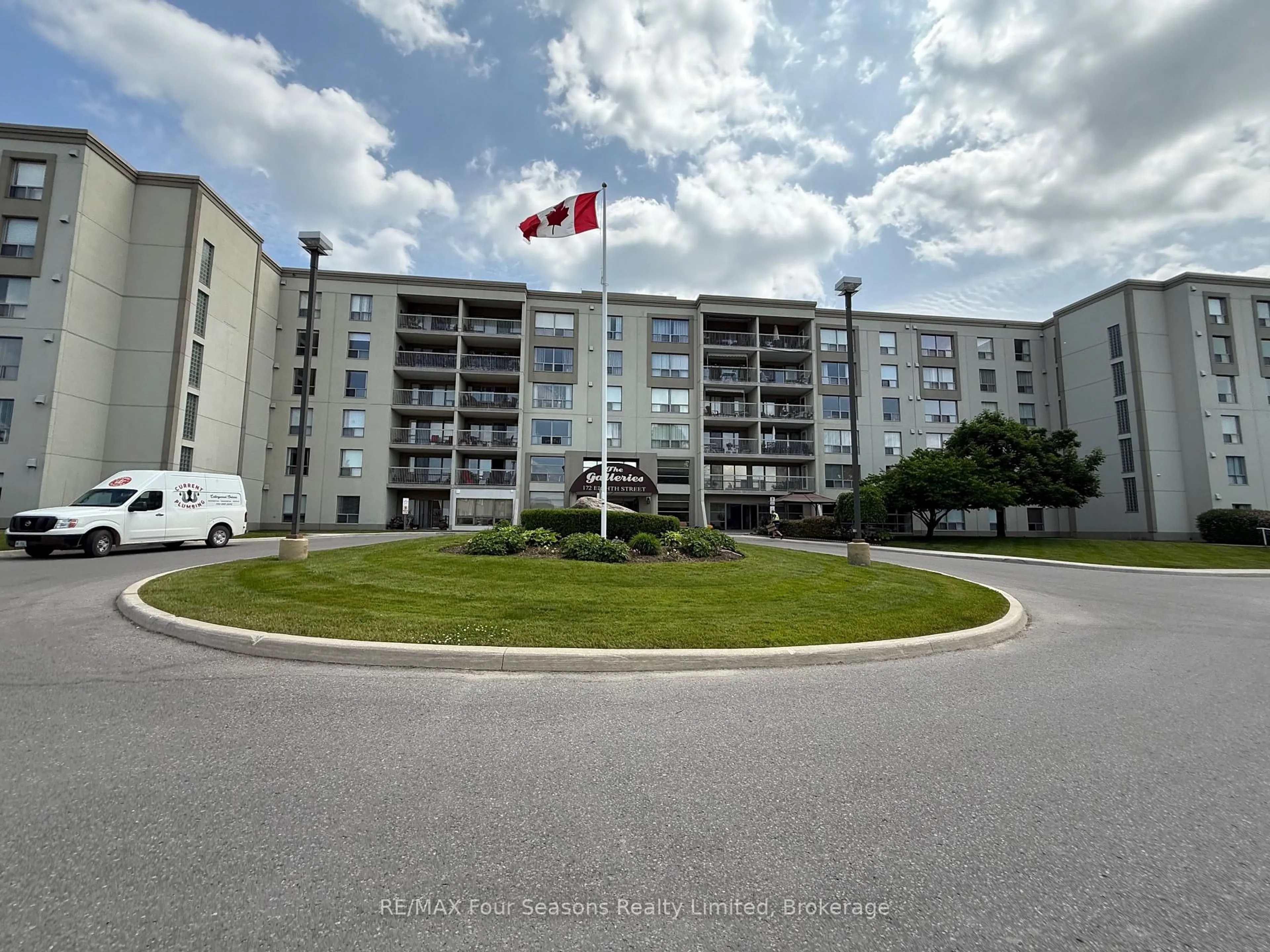 A pic from outside/outdoor area/front of a property/back of a property/a pic from drone, building for 172 Eighth St #316, Collingwood Ontario L9Y 4T2