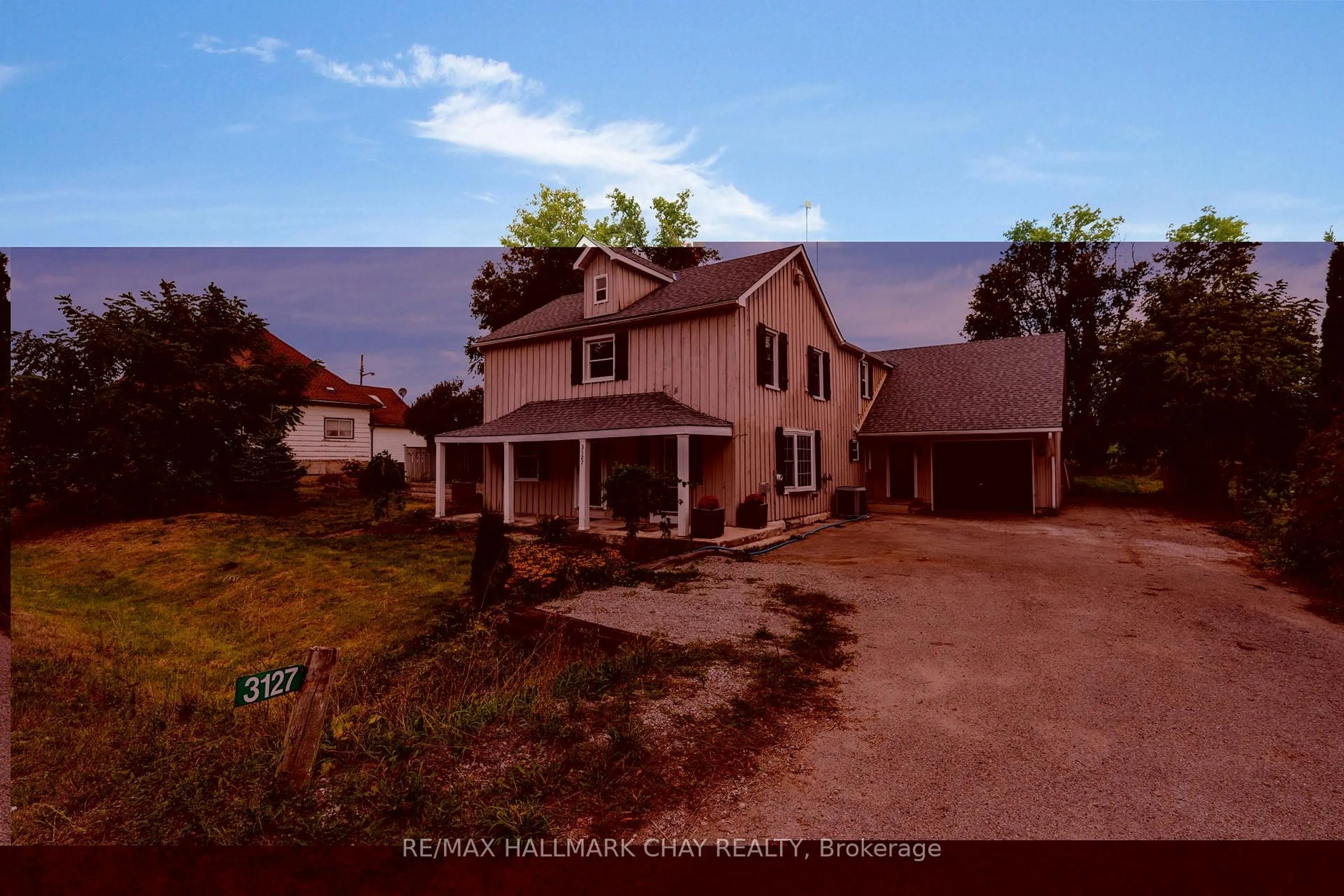 A pic from outside/outdoor area/front of a property/back of a property/a pic from drone, unknown for 3127 Penetanguishene Rd, Oro-Medonte Ontario L4M 4Y8
