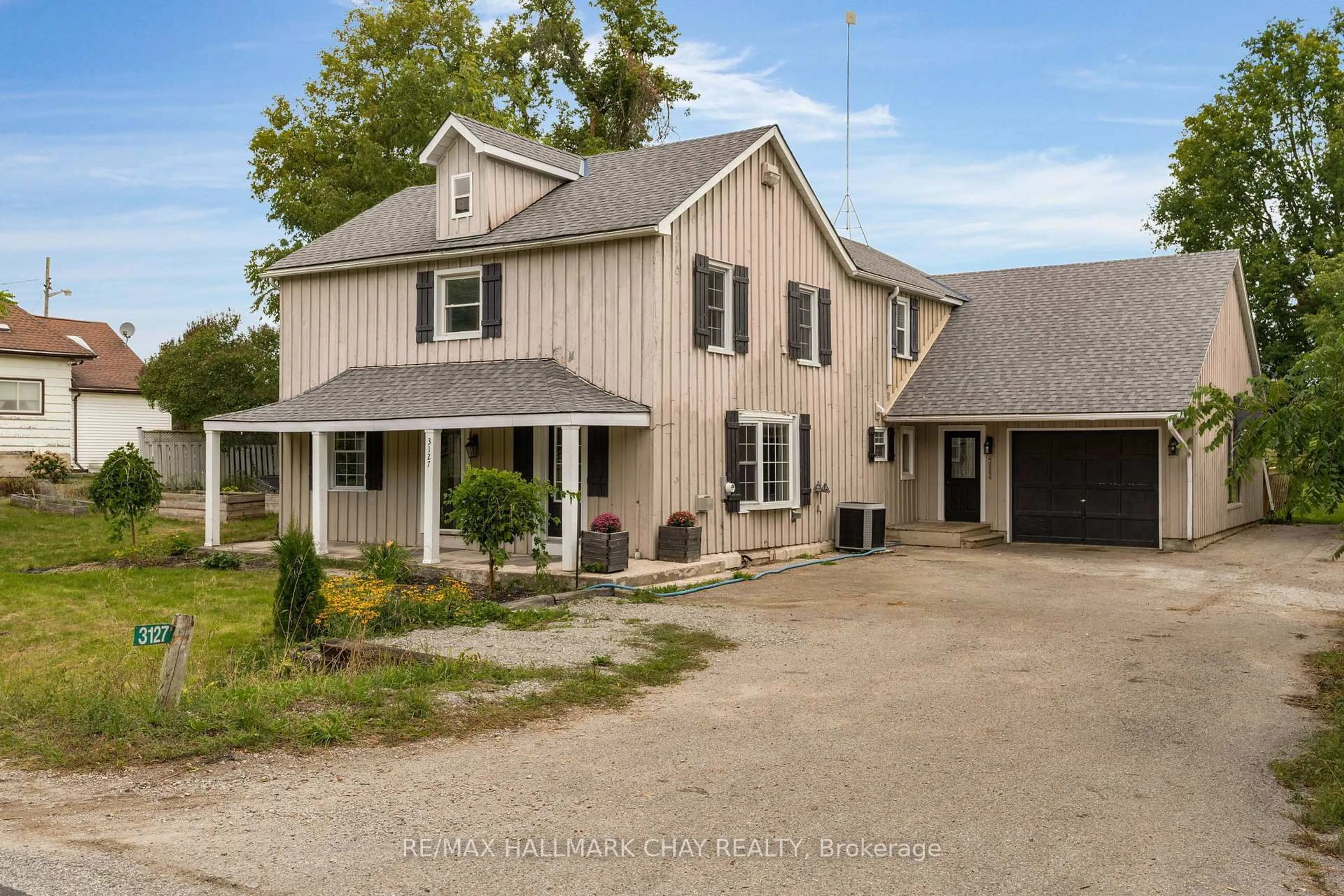 A pic from outside/outdoor area/front of a property/back of a property/a pic from drone, street for 3127 Penetanguishene Rd, Oro-Medonte Ontario L4M 4Y8