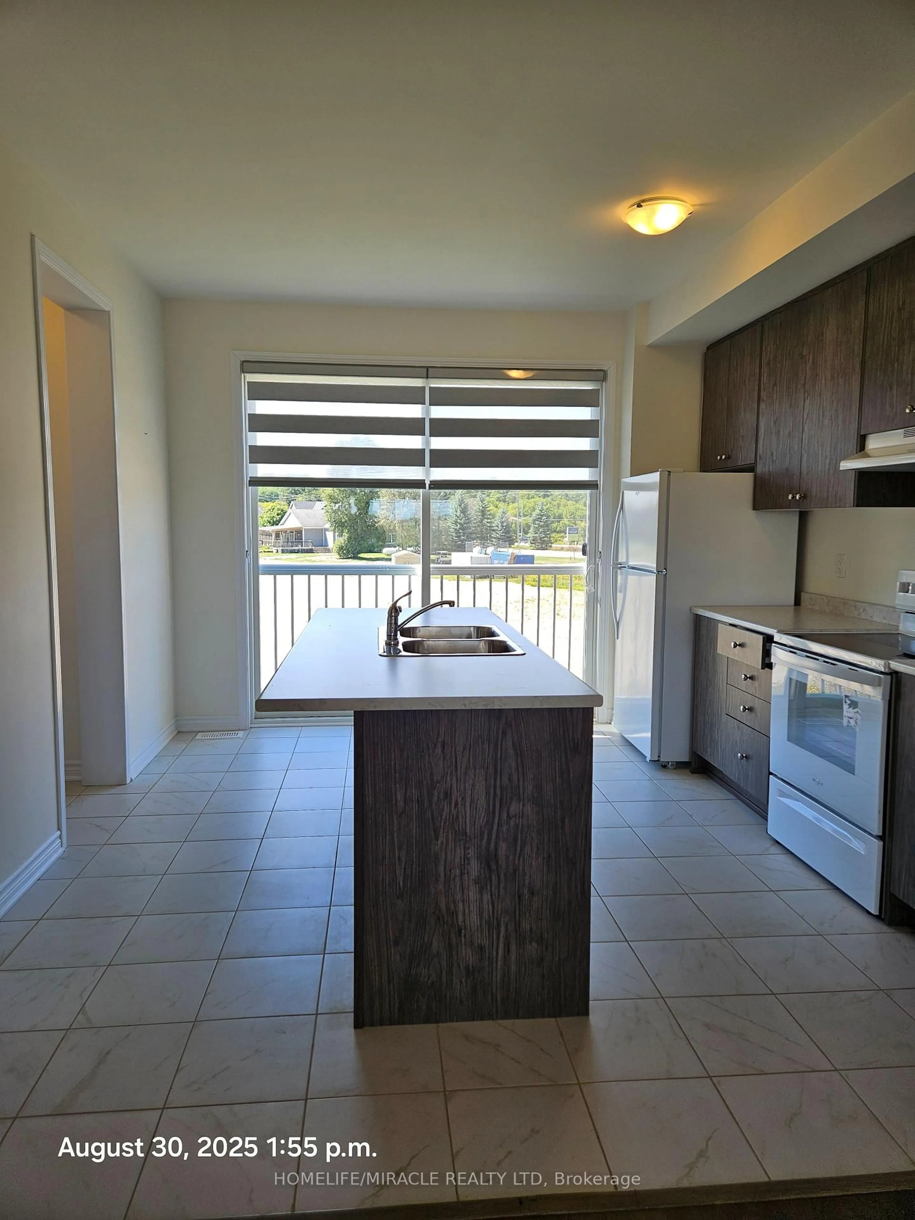 Standard kitchen, unknown for 30 Lana Circ, Wasaga Beach Ontario L9Z 0L2