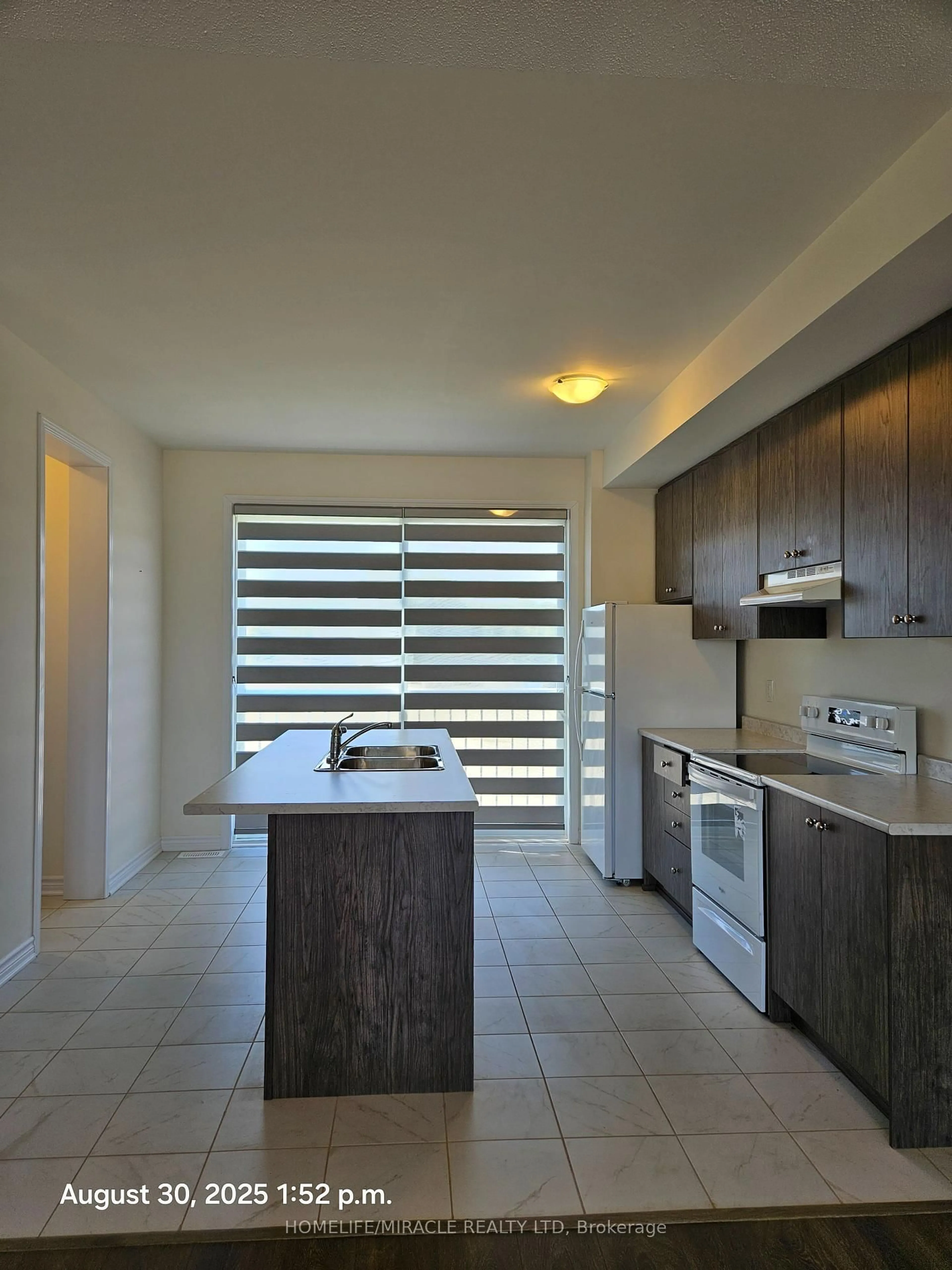 Standard kitchen, ceramic/tile floor for 30 Lana Circ, Wasaga Beach Ontario L9Z 0L2
