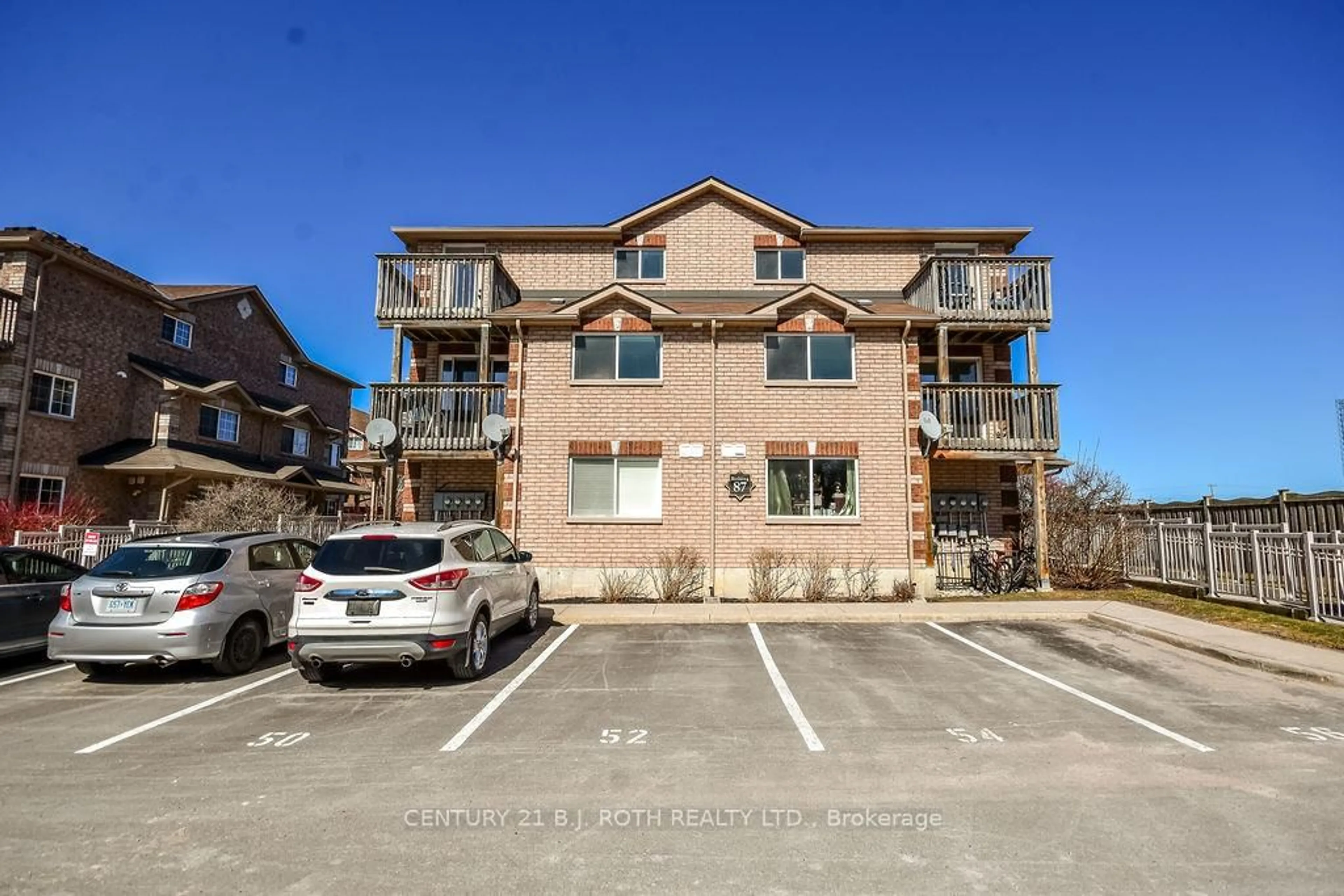 A pic from outside/outdoor area/front of a property/back of a property/a pic from drone, unknown for 87 Goodwin Dr #2, Barrie Ontario L4N 6K4