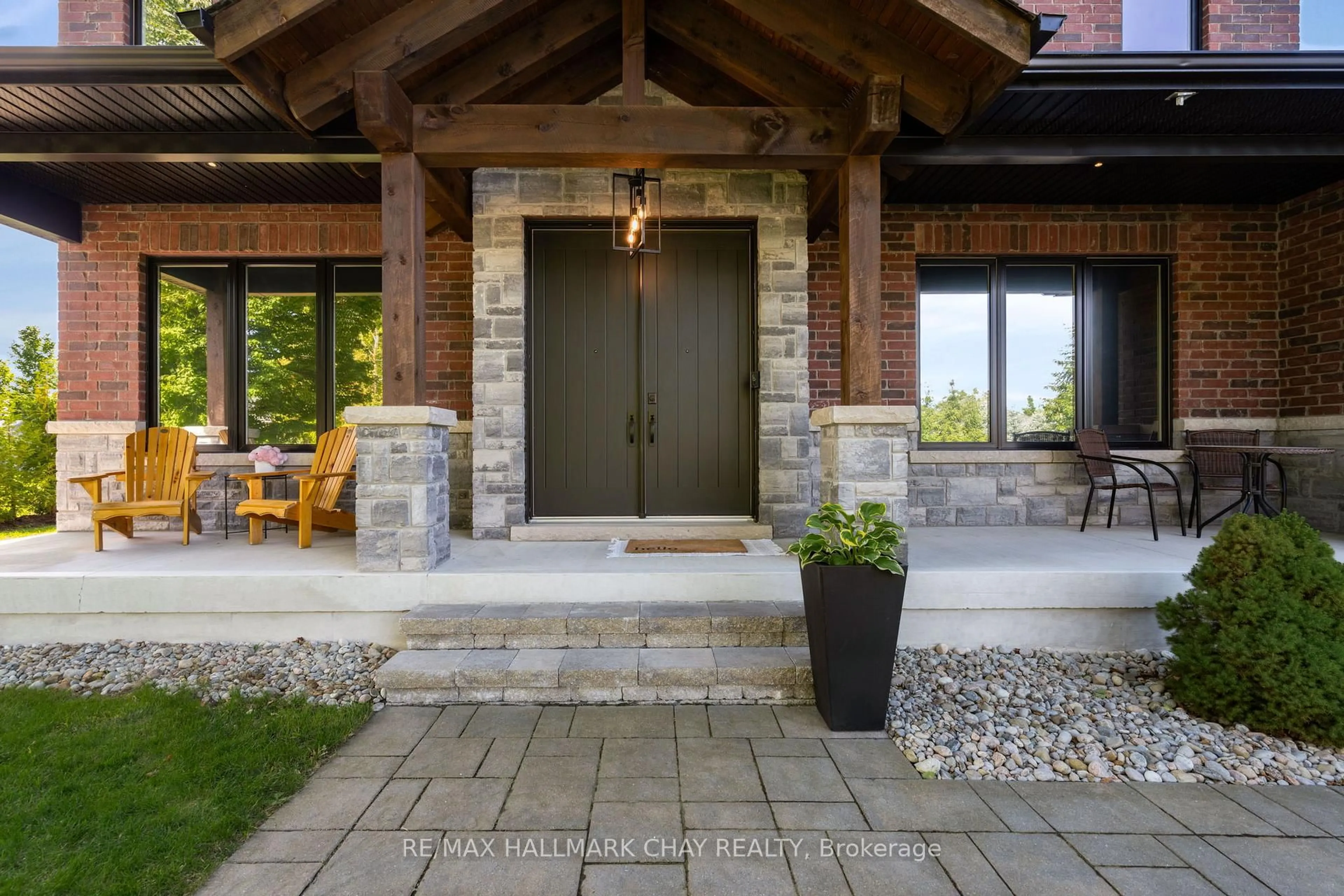 Indoor entryway for 10 Roy Hickling Dr, Springwater Ontario L9X 0J2