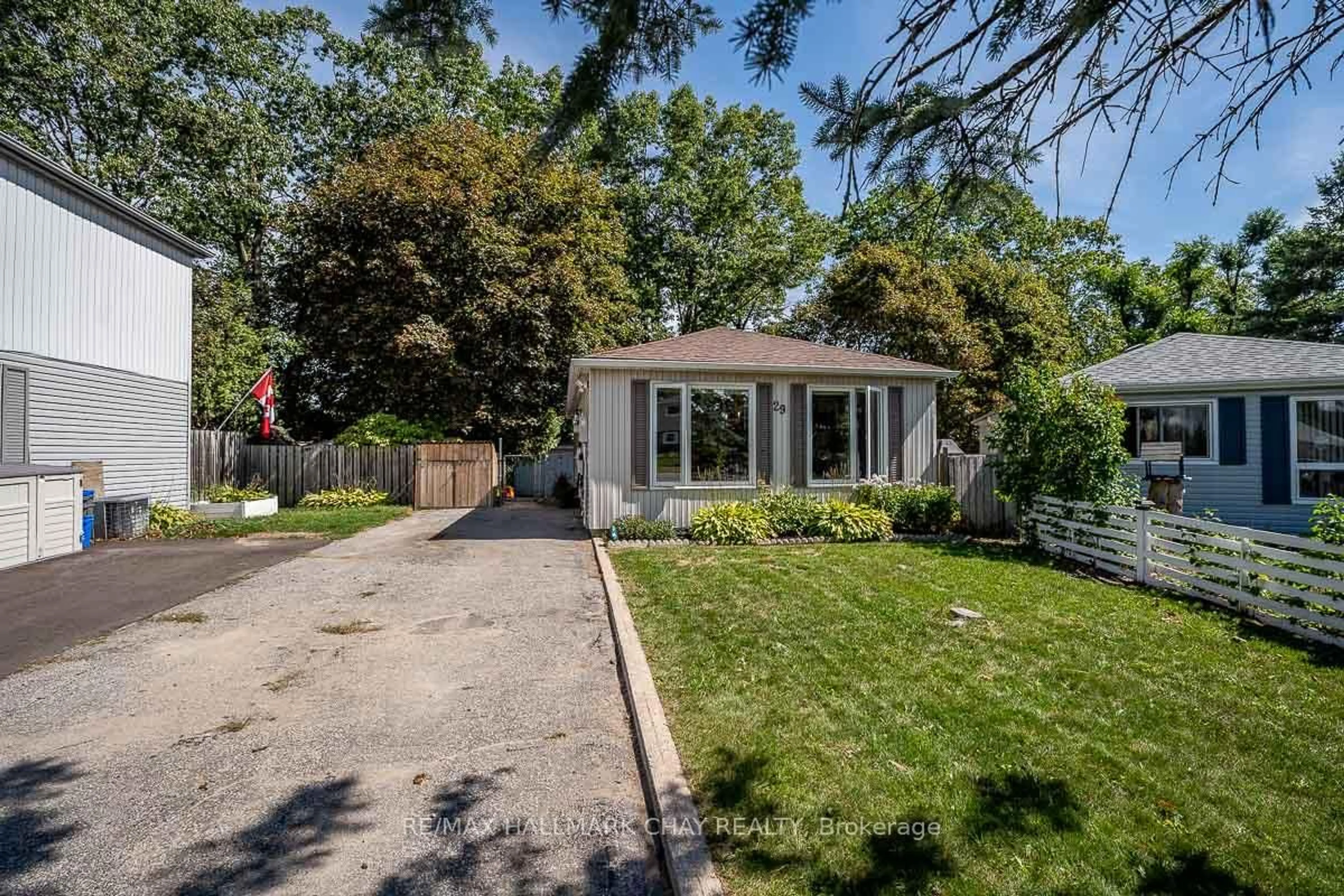 Unknown for 29 Shaw Cres, Barrie Ontario L4N 4Z3