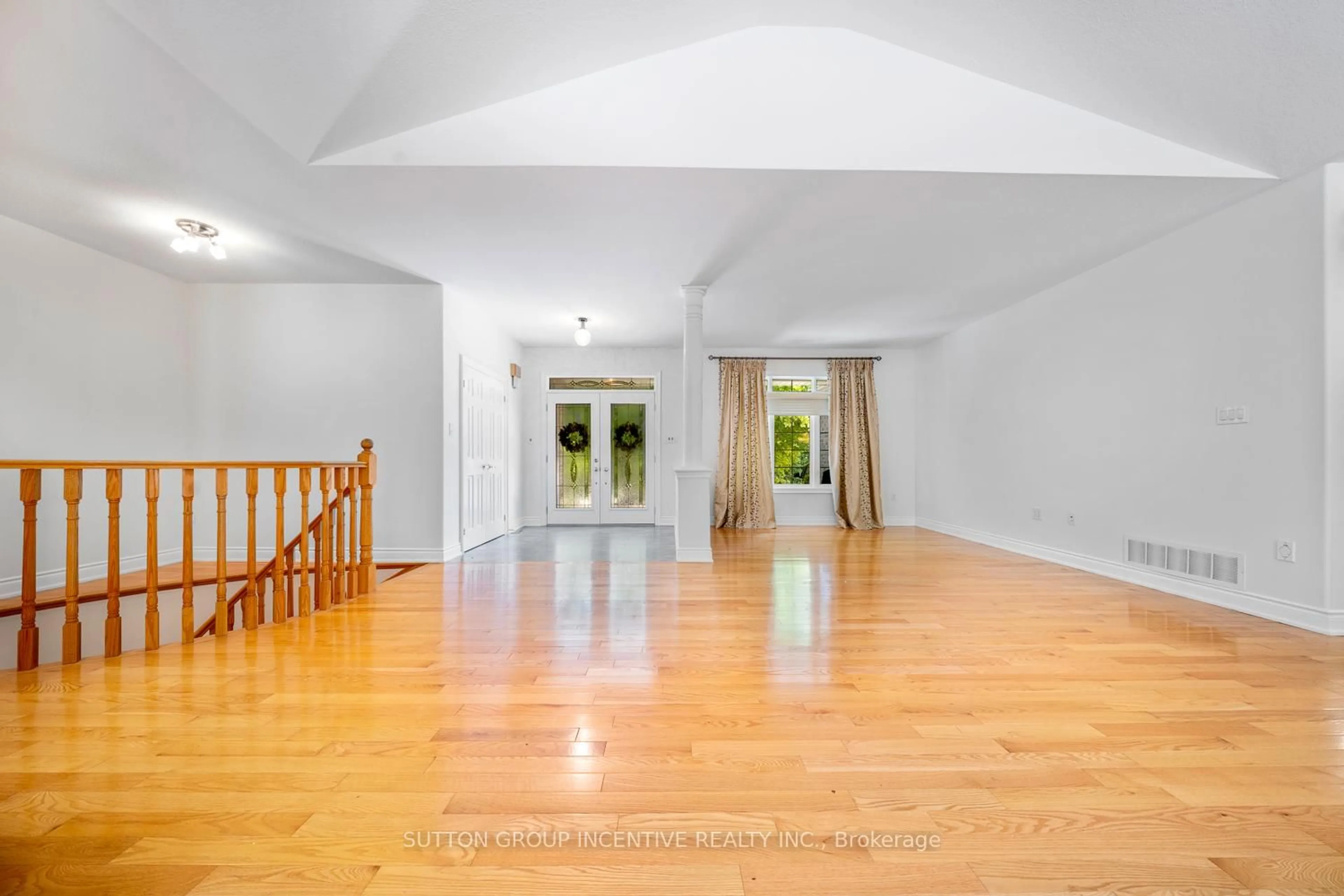 Indoor foyer for 1882 Providence Lane, Severn Ontario L3V 6H2
