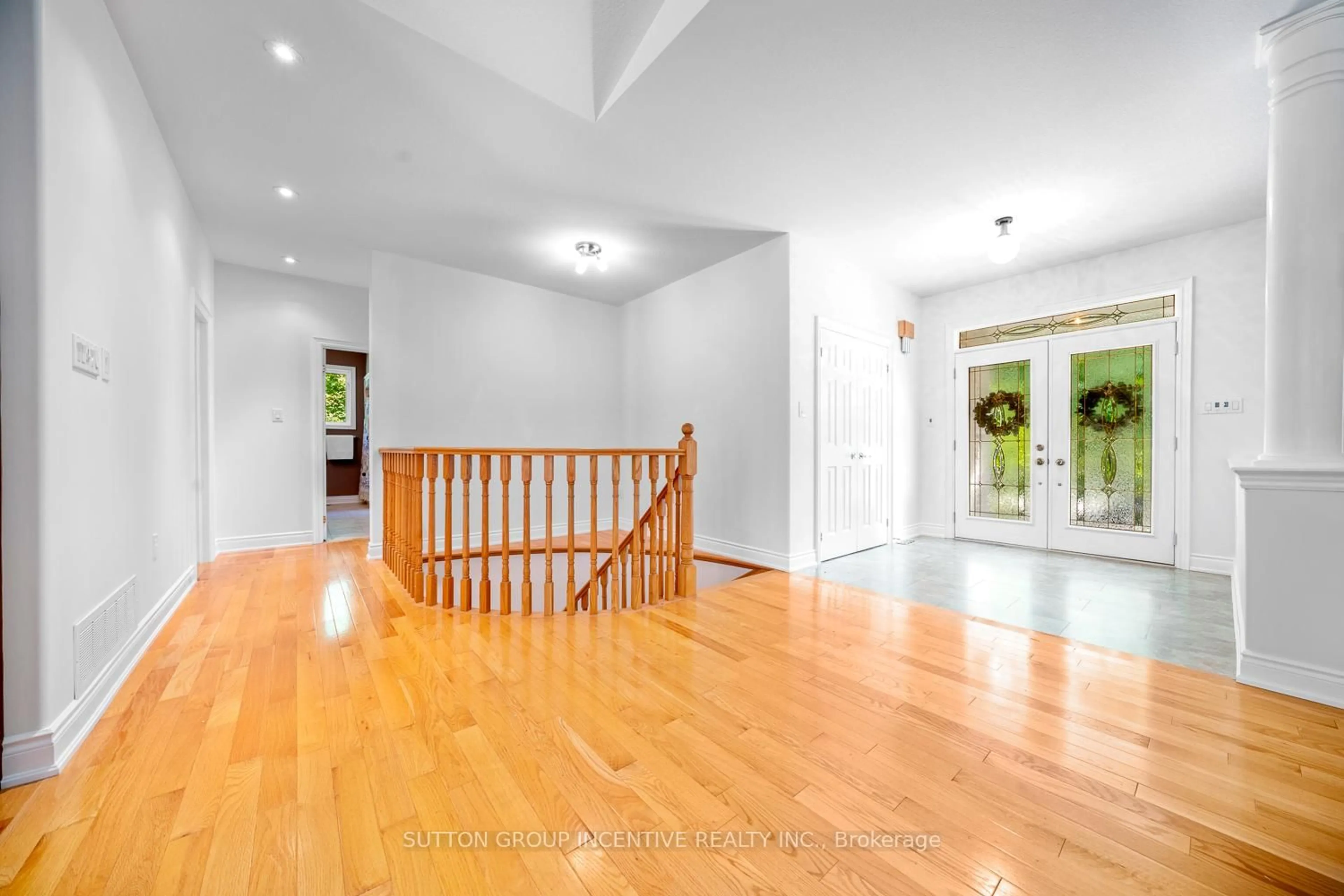 Indoor foyer for 1882 Providence Lane, Severn Ontario L3V 6H2