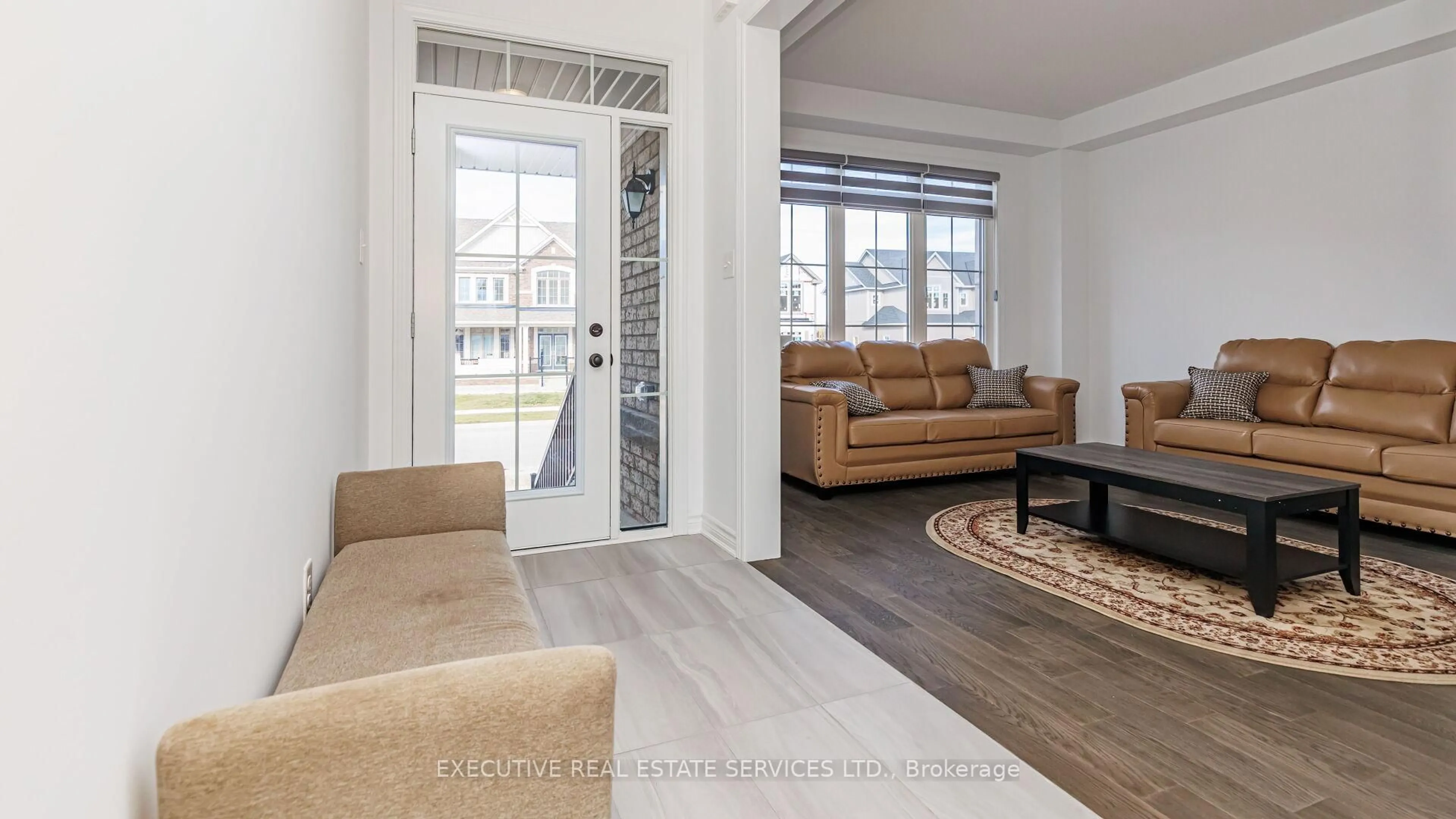 Living room with furniture, unknown for 42 Tracey Lane, Collingwood Ontario L9Y 3L7