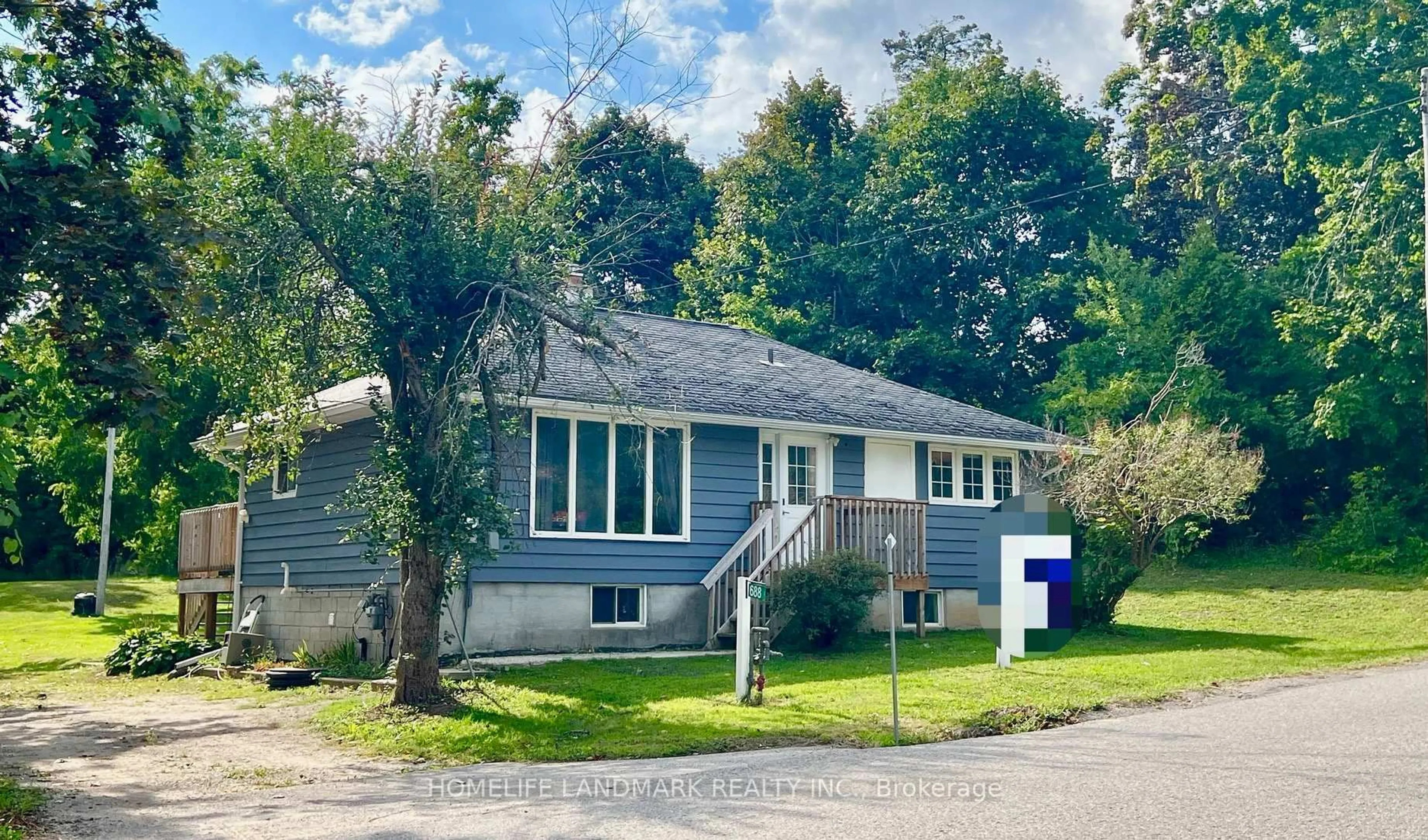 Home with vinyl exterior material, street for 688 7th Line, Oro-Medonte Ontario L0L 2E0