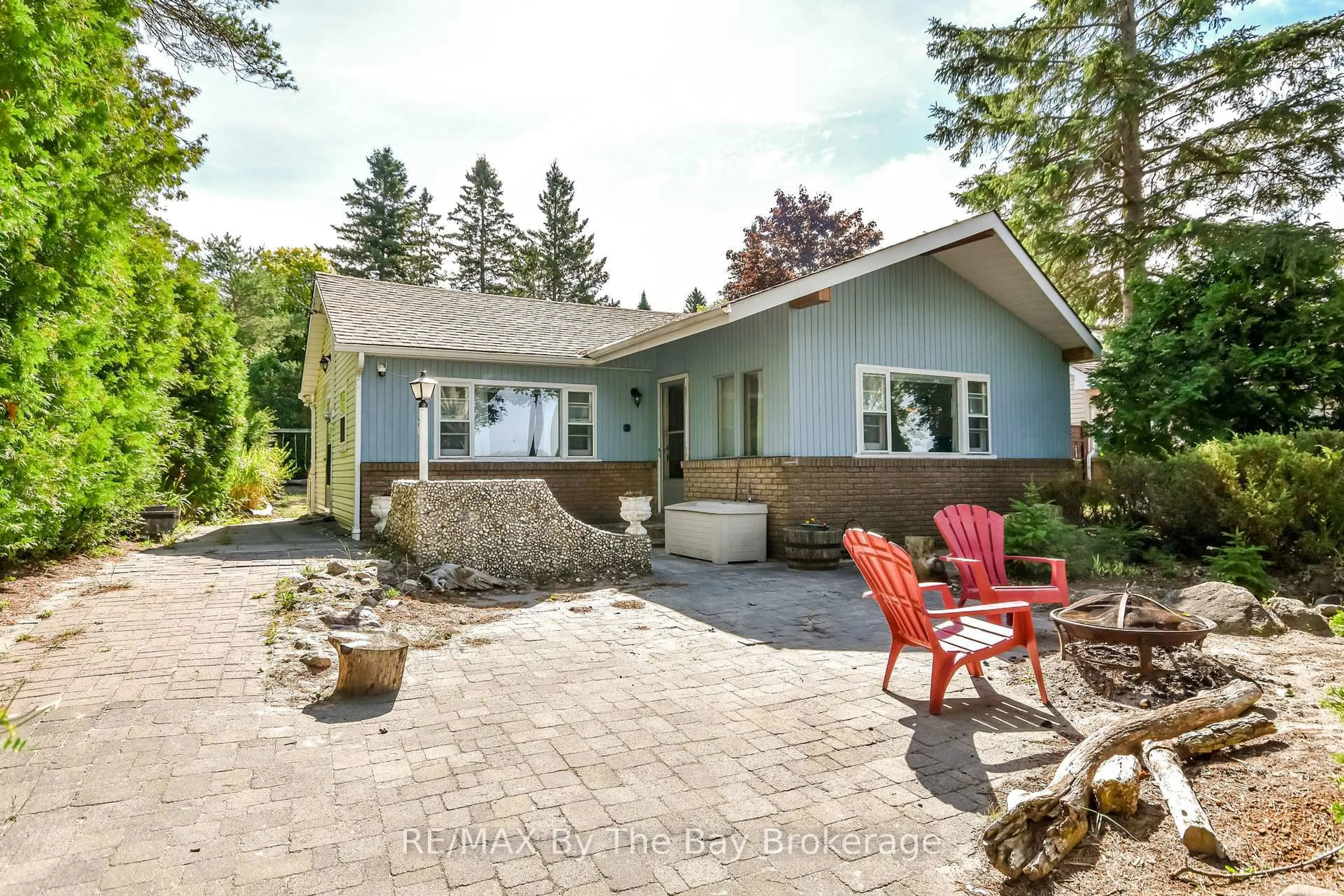 Home with brick exterior material, street for 762 Eastdale Dr, Wasaga Beach Ontario L9Z 2R2