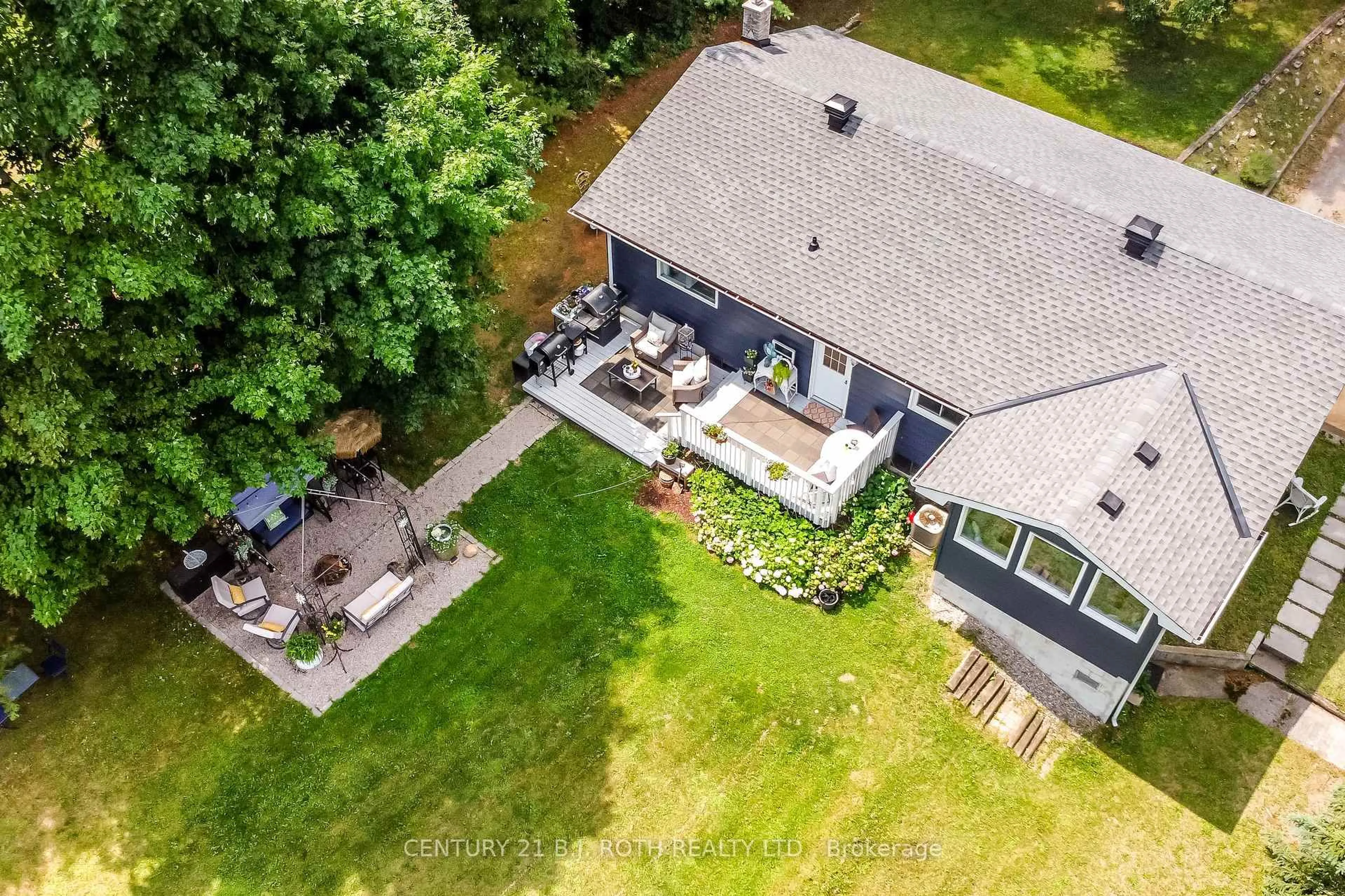 A pic from outside/outdoor area/front of a property/back of a property/a pic from drone, water/lake/river/ocean view for 23 Conder Dr, Oro-Medonte Ontario L0K 1E0