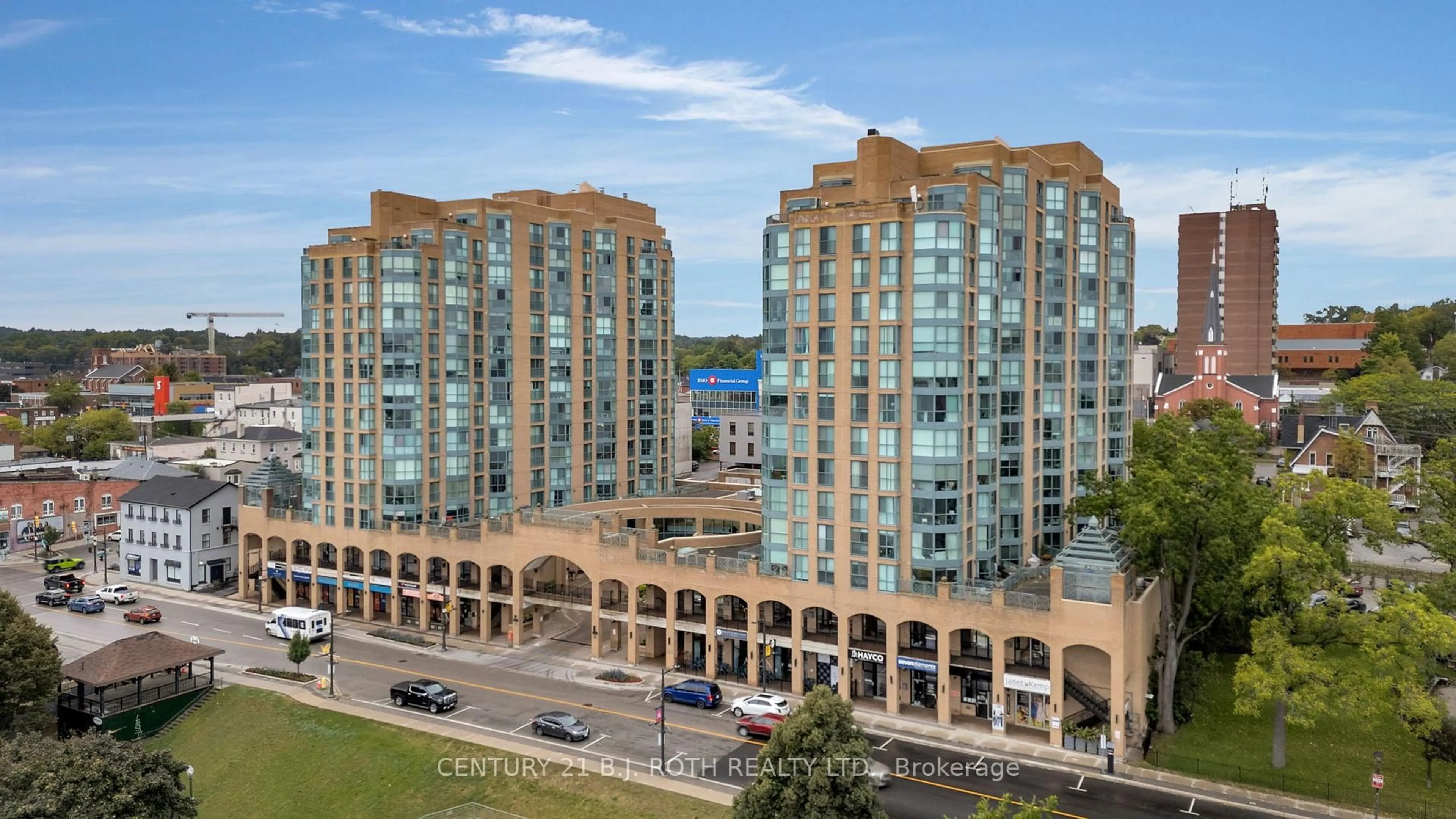 A pic from outside/outdoor area/front of a property/back of a property/a pic from drone, city buildings view from balcony for 140 Dunlop St #907, Barrie Ontario L4M 1B1