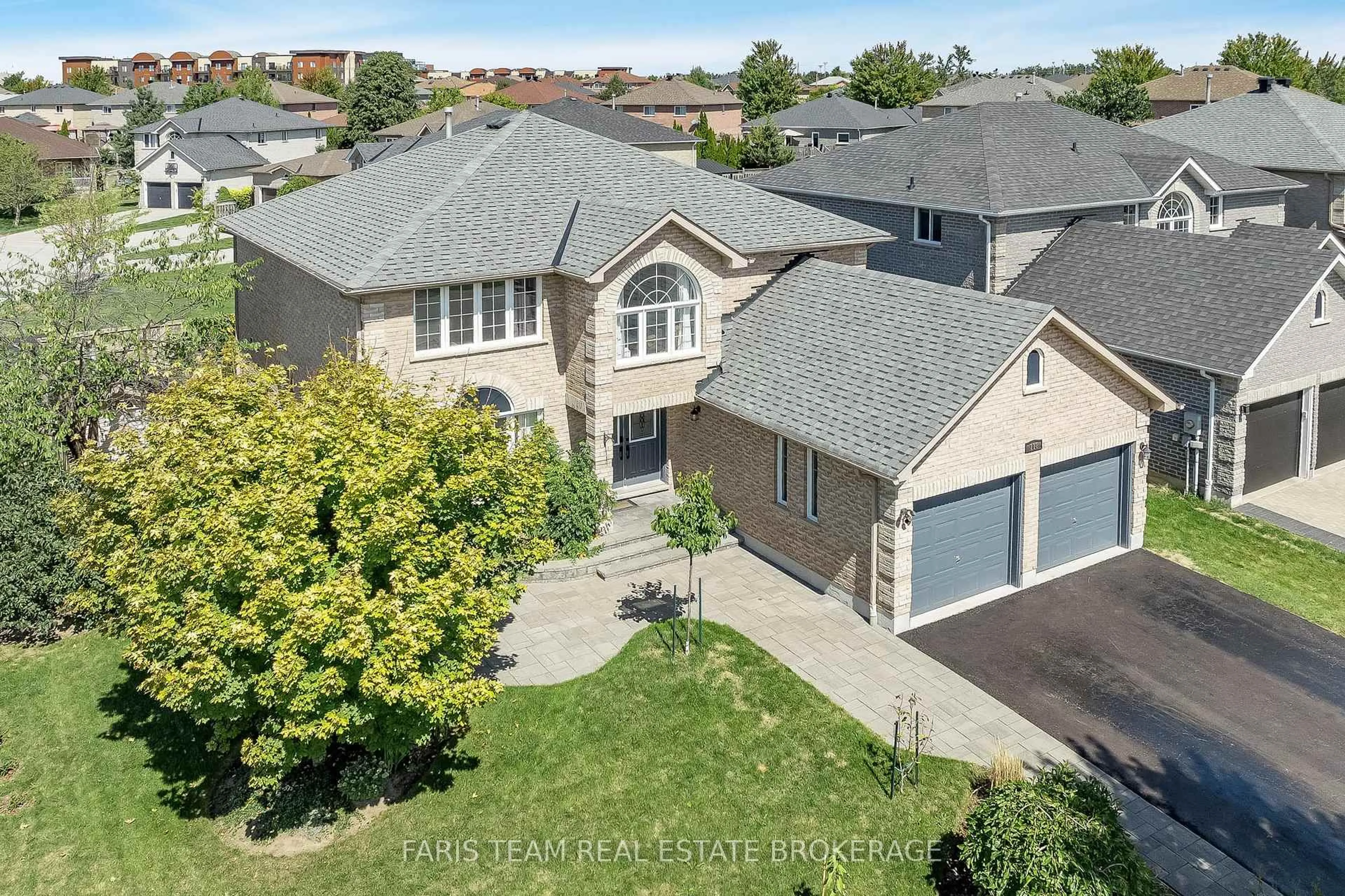 A pic from outside/outdoor area/front of a property/back of a property/a pic from drone, street for 118 Esther Dr, Barrie Ontario L4N 0V5