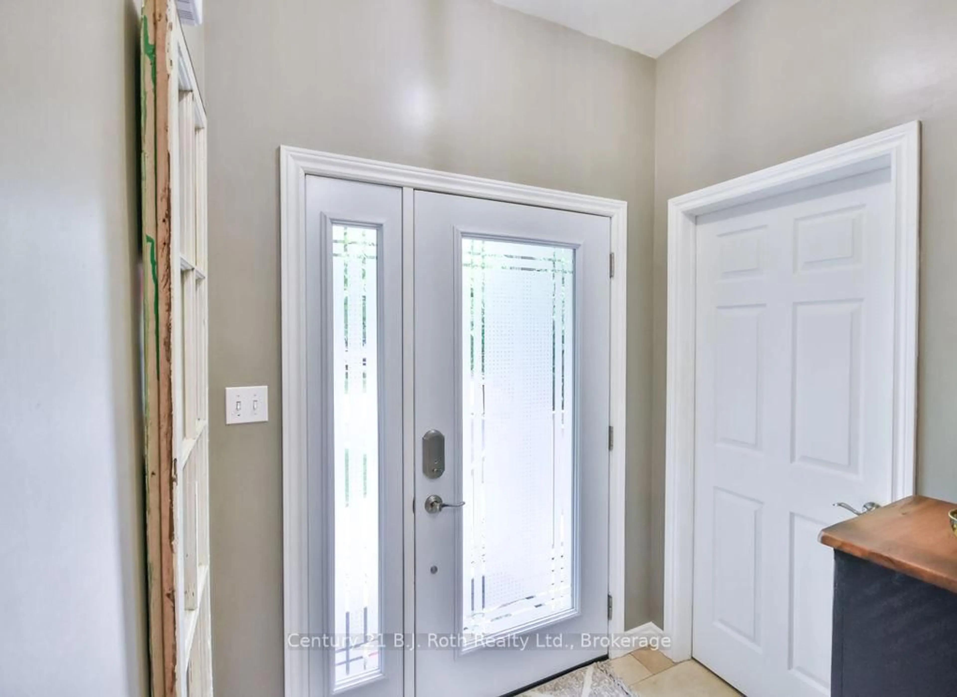 Indoor entryway for 1 Blackcomb Dr, Oro-Medonte Ontario L0K 1E0