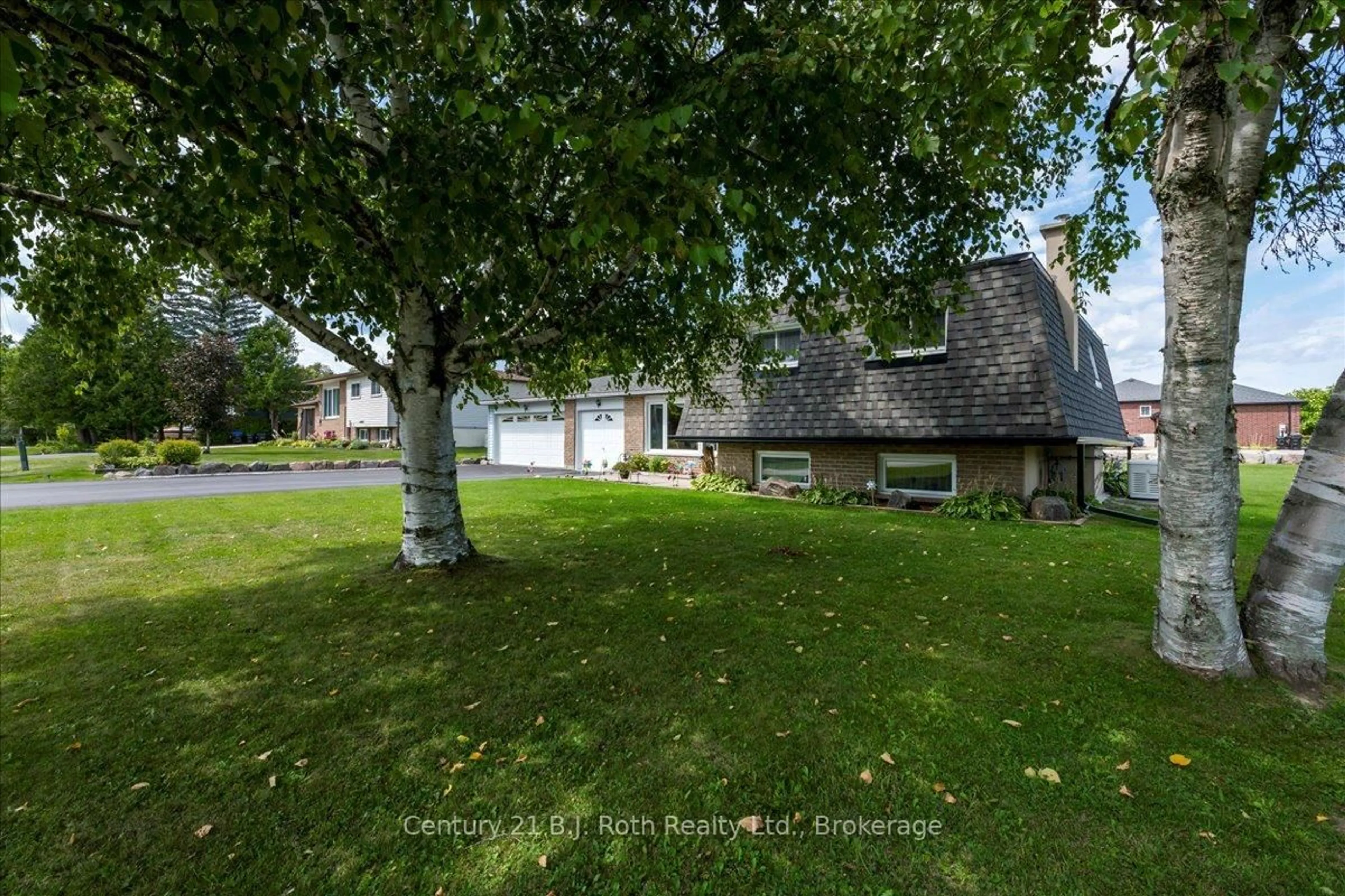 A pic from outside/outdoor area/front of a property/back of a property/a pic from drone, street for 14 Meadows Lane, Tiny Ontario L0L 2J0