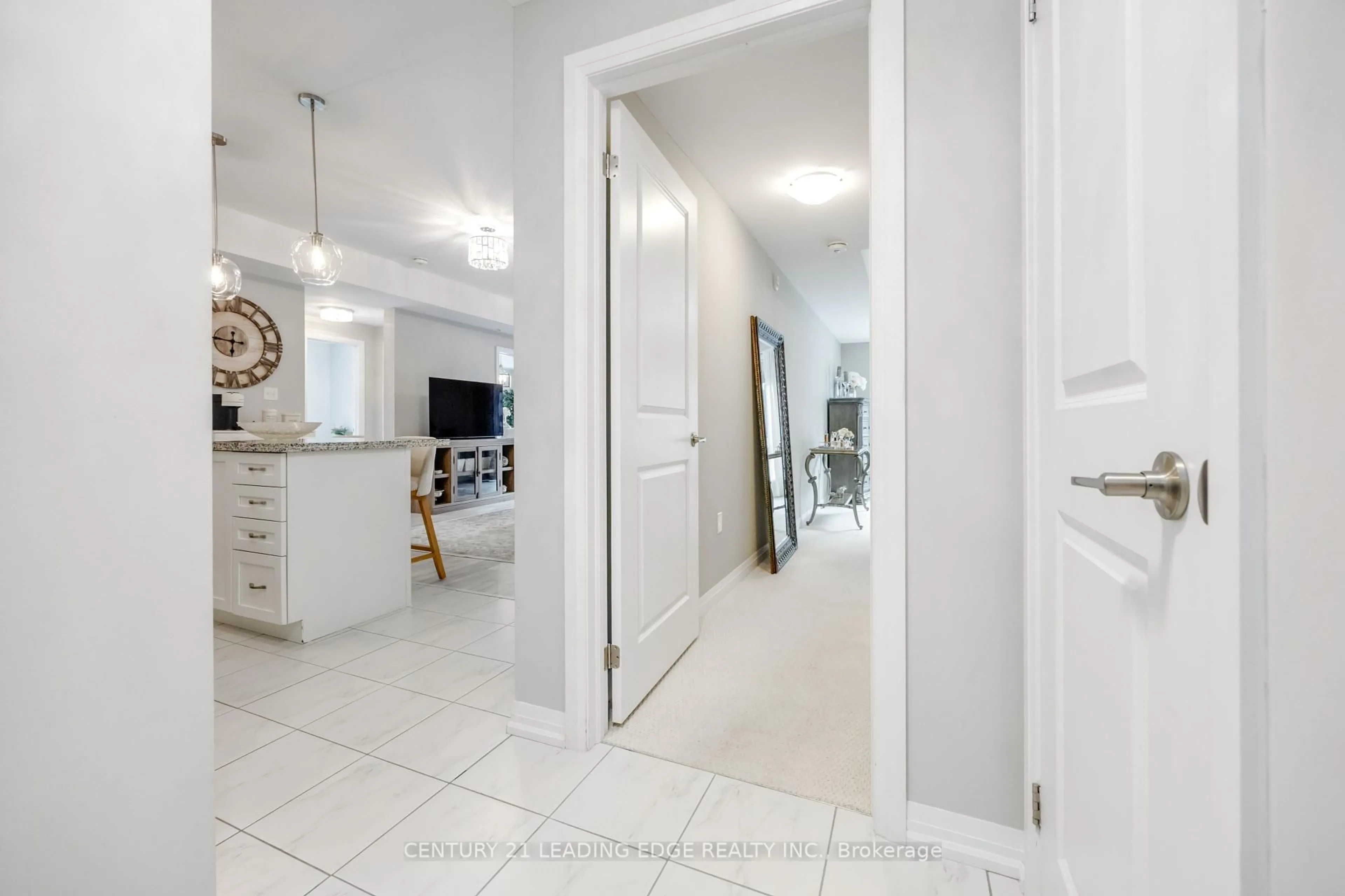 Indoor entryway for 300 ESSA RD #209, Barrie Ontario L9J 0B9