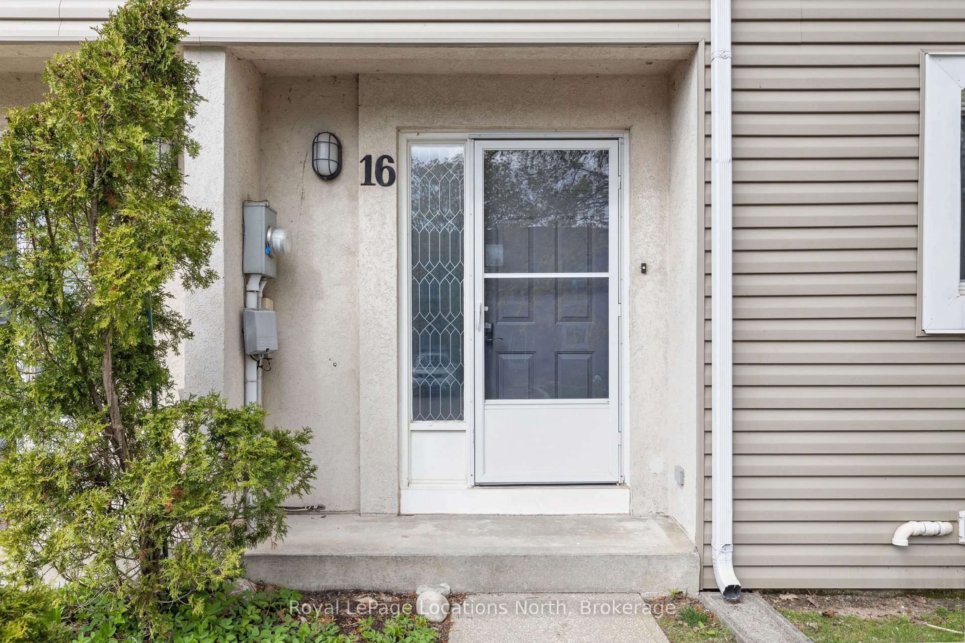 Indoor entryway for 15 Watts Cres #16, Collingwood Ontario L9Y 4S6