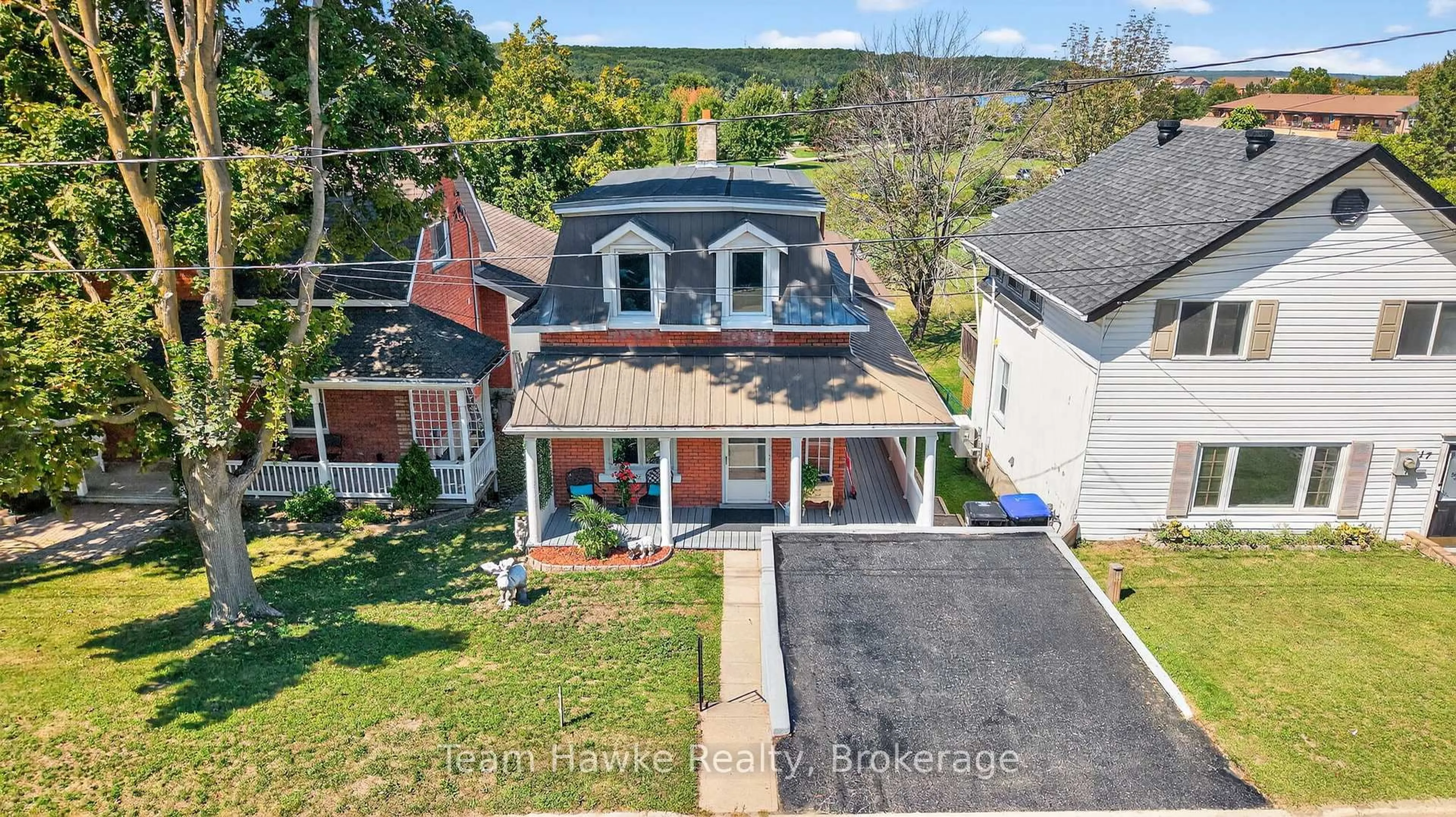 A pic from outside/outdoor area/front of a property/back of a property/a pic from drone, street for 19 Water St, Penetanguishene Ontario L9M 1M8