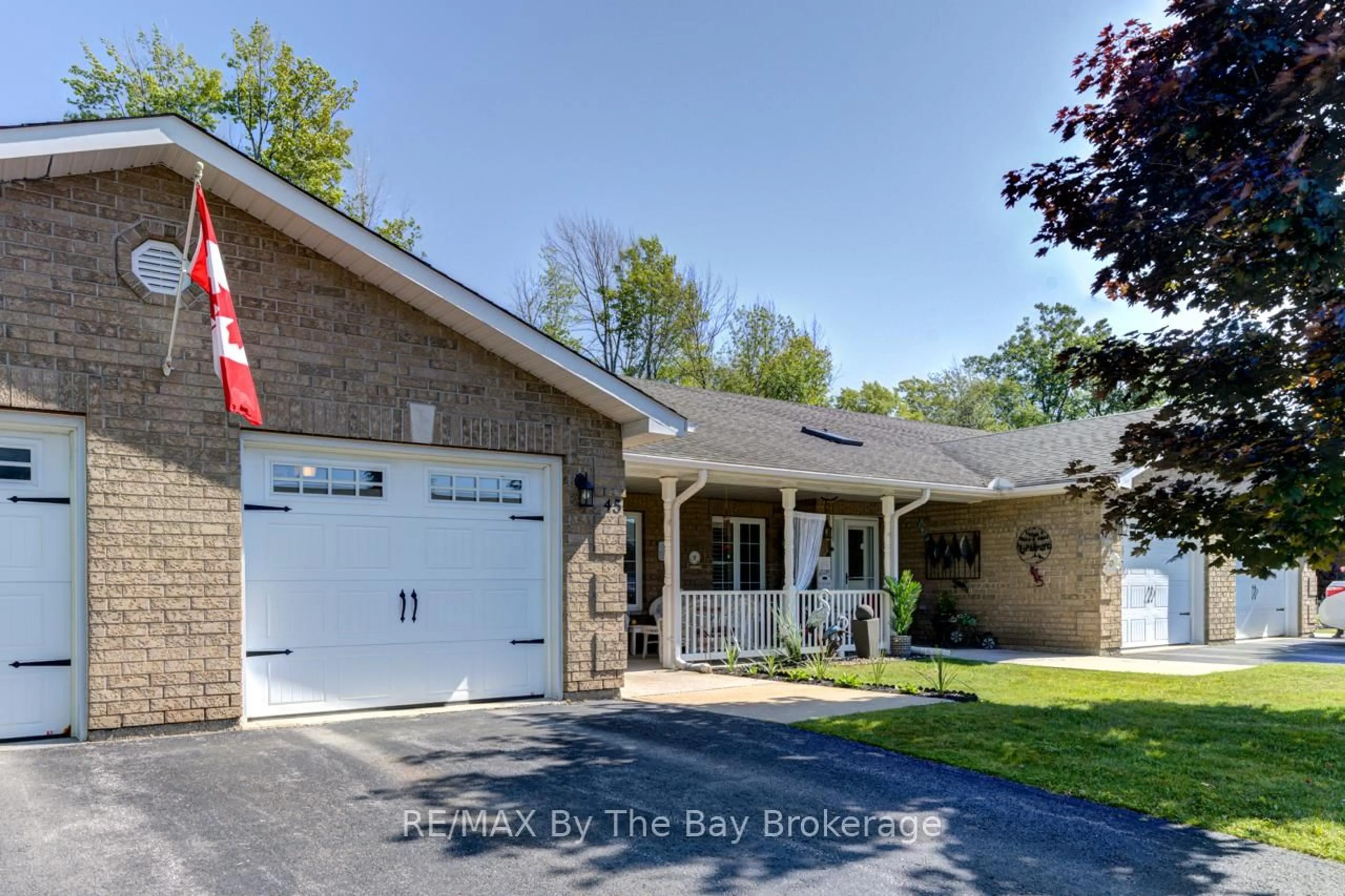 Indoor garage for 45 MEADOW Lane, Wasaga Beach Ontario L9Z 0A2