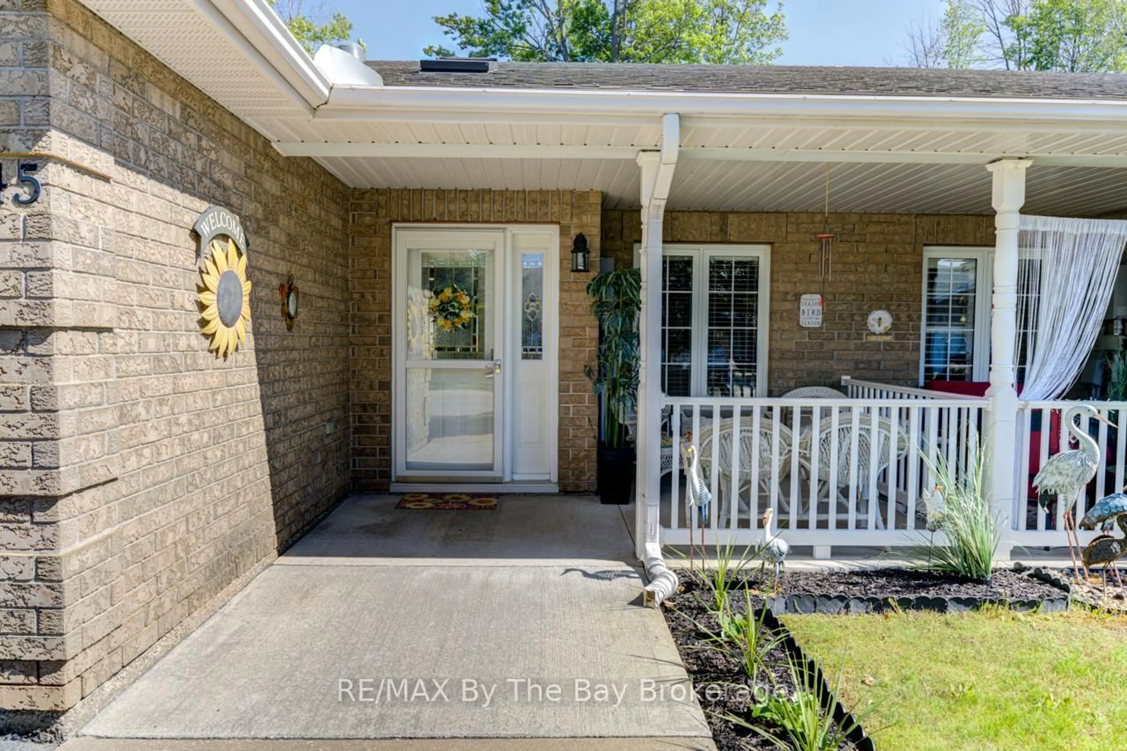 Indoor entryway for 45 MEADOW Lane, Wasaga Beach Ontario L9Z 0A2