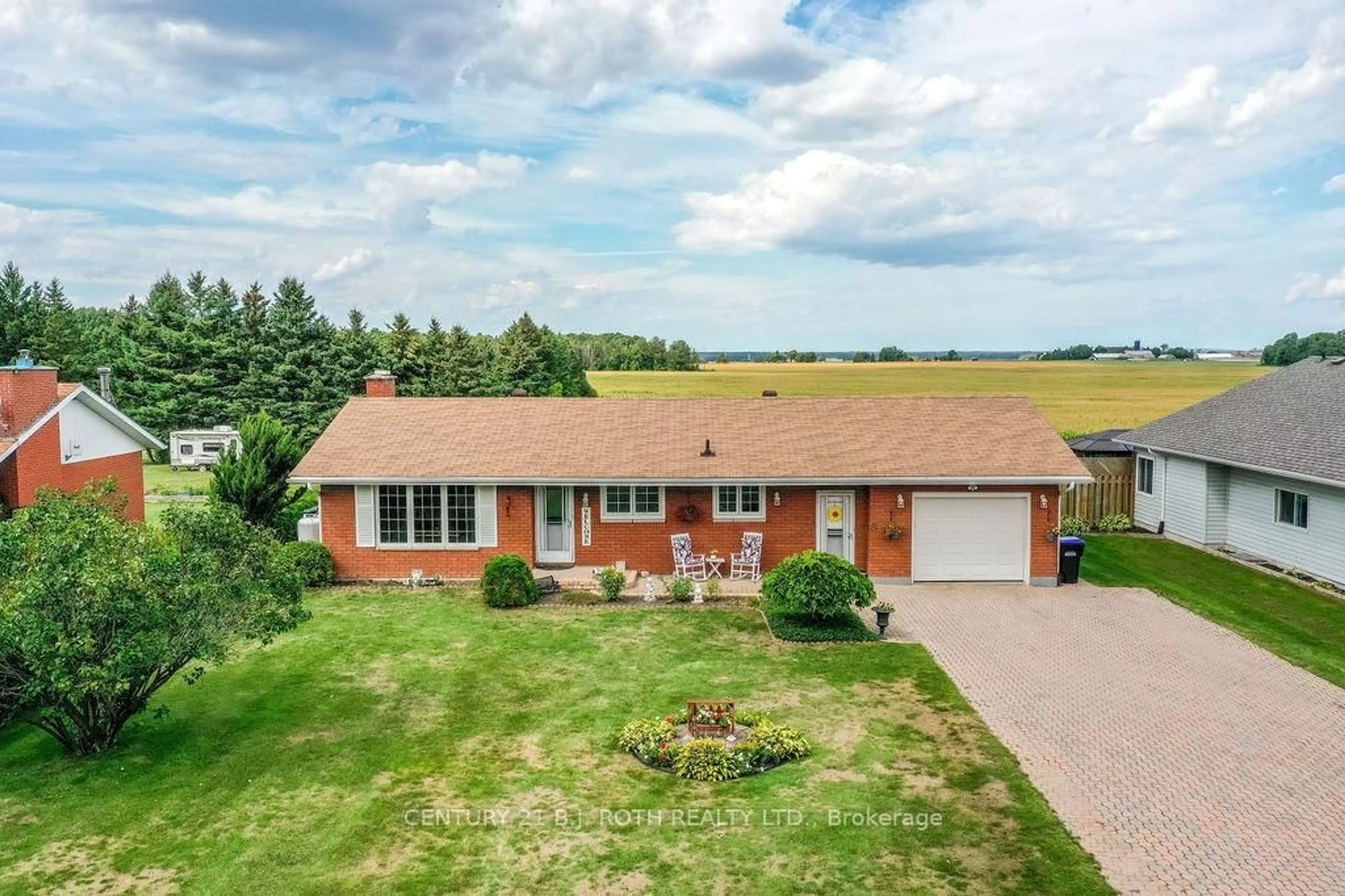 A pic from outside/outdoor area/front of a property/back of a property/a pic from drone, unknown for 1452 County 92 Rd, Springwater Ontario L0L 1P0