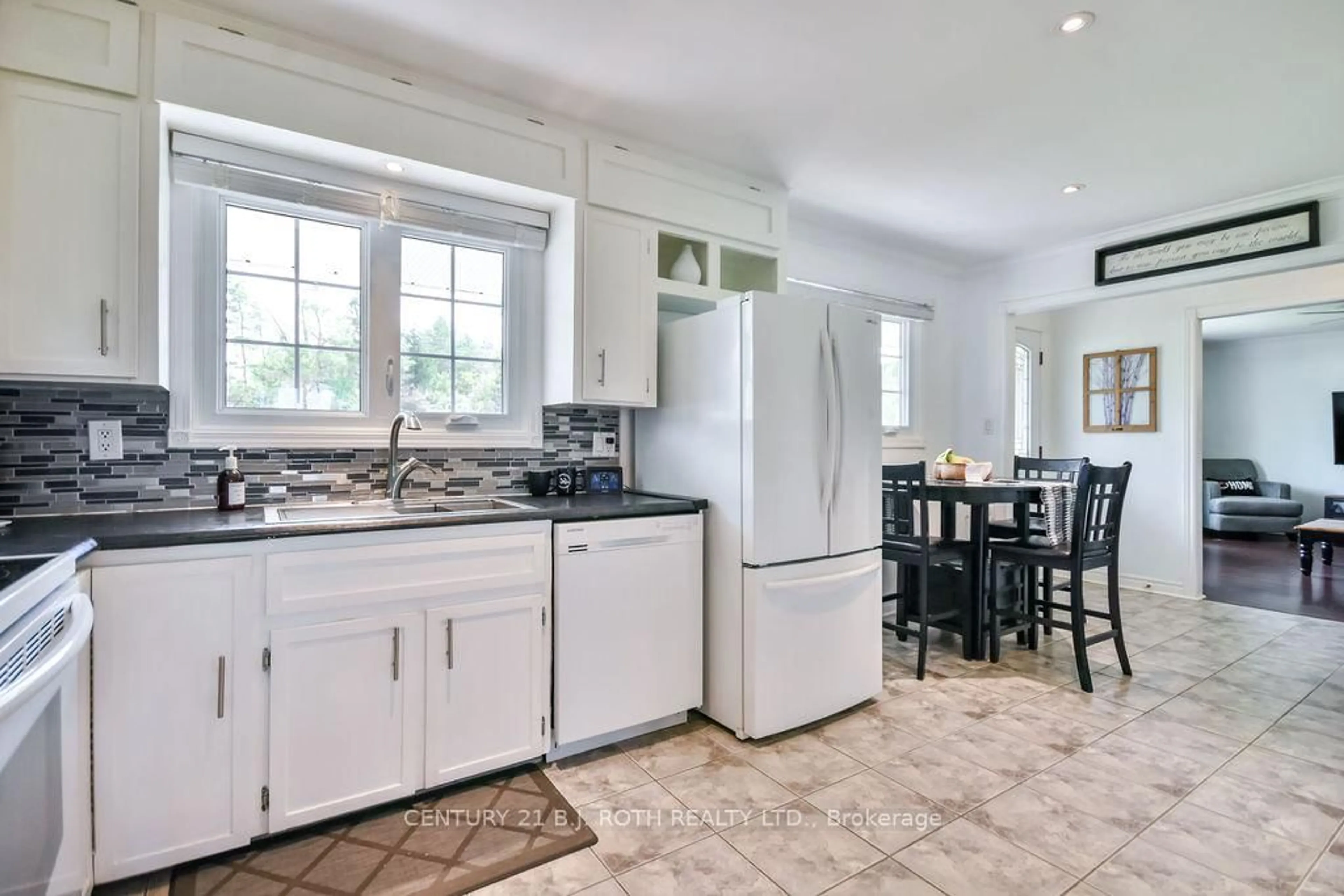 Open concept kitchen, ceramic/tile floor for 1452 County 92 Rd, Springwater Ontario L0L 1P0