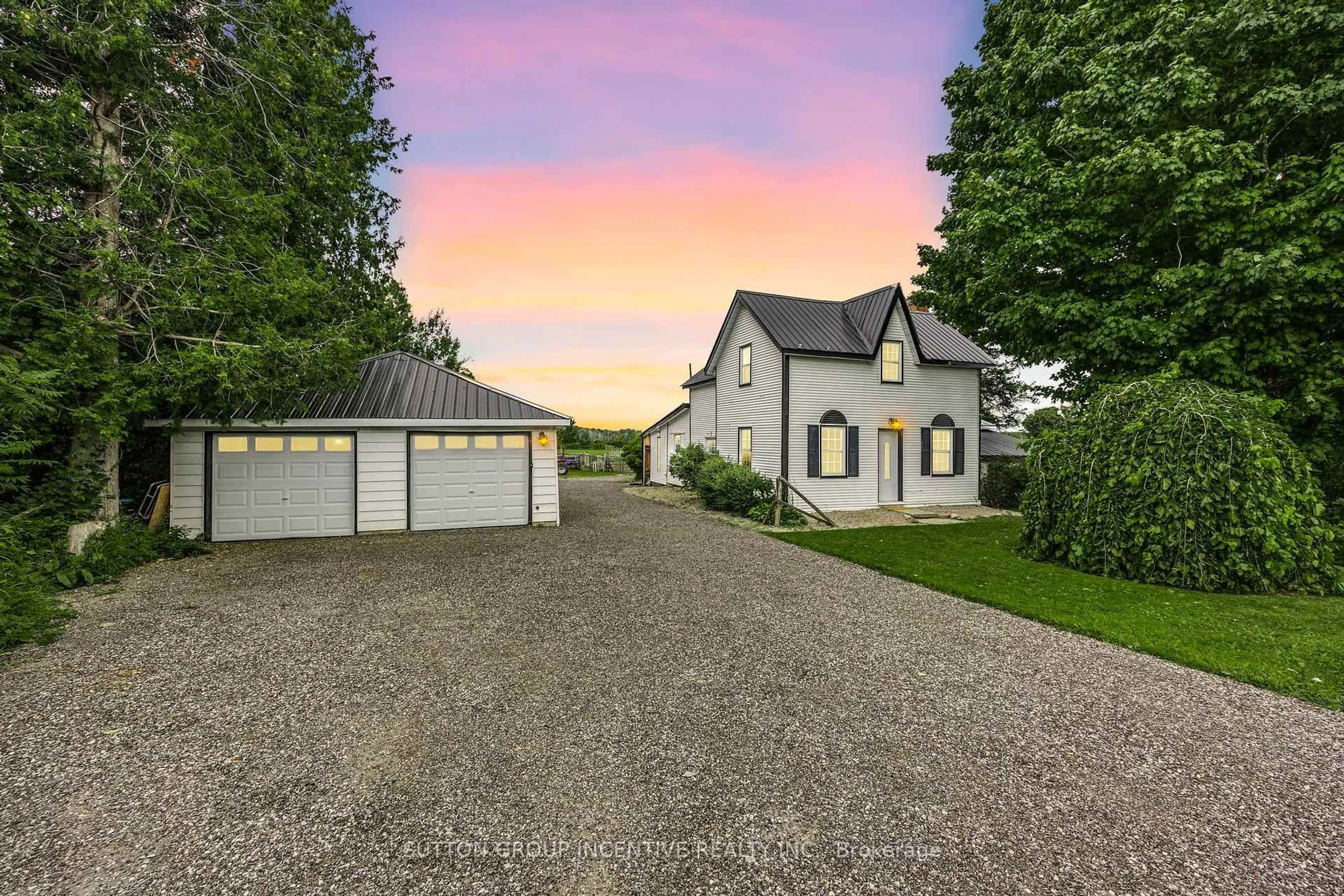 A pic from outside/outdoor area/front of a property/back of a property/a pic from drone, street for 665 4 Line, Oro-Medonte Ontario L0L 2L0