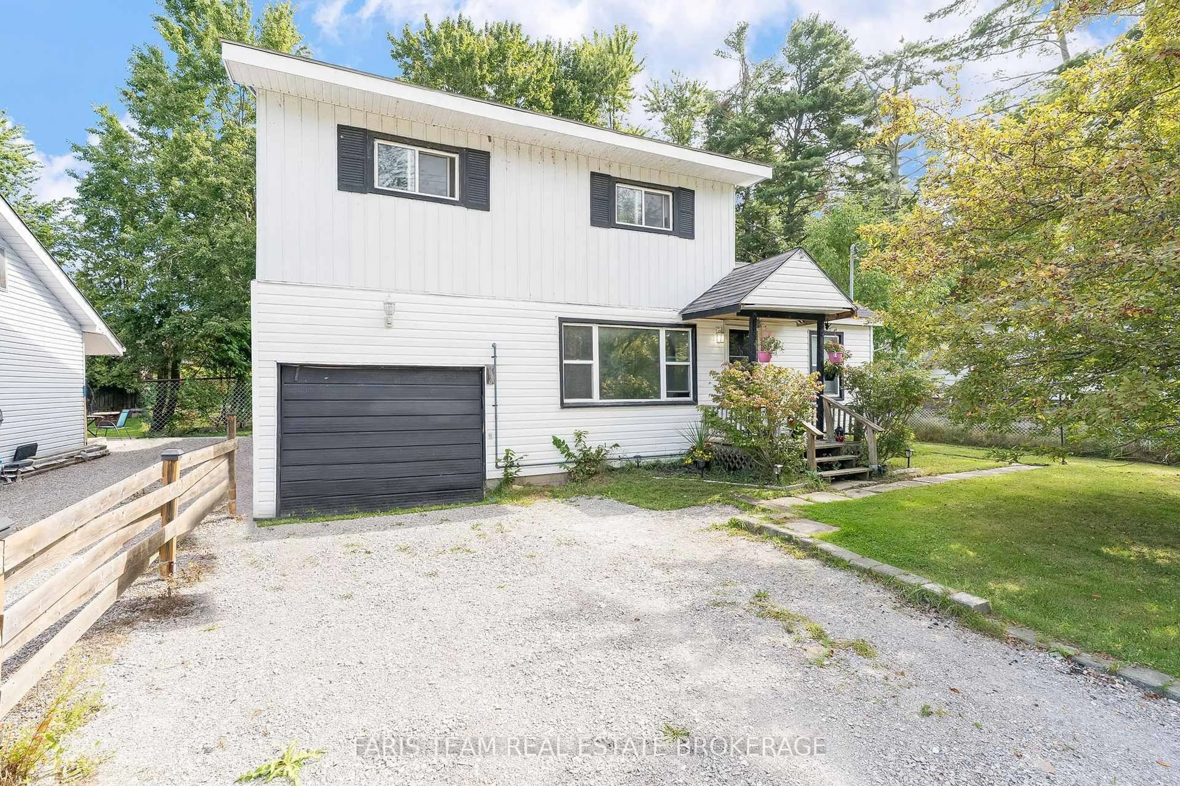 Home with vinyl exterior material, street for 3425 Coronation Ave, Severn Ontario L0K 1G0