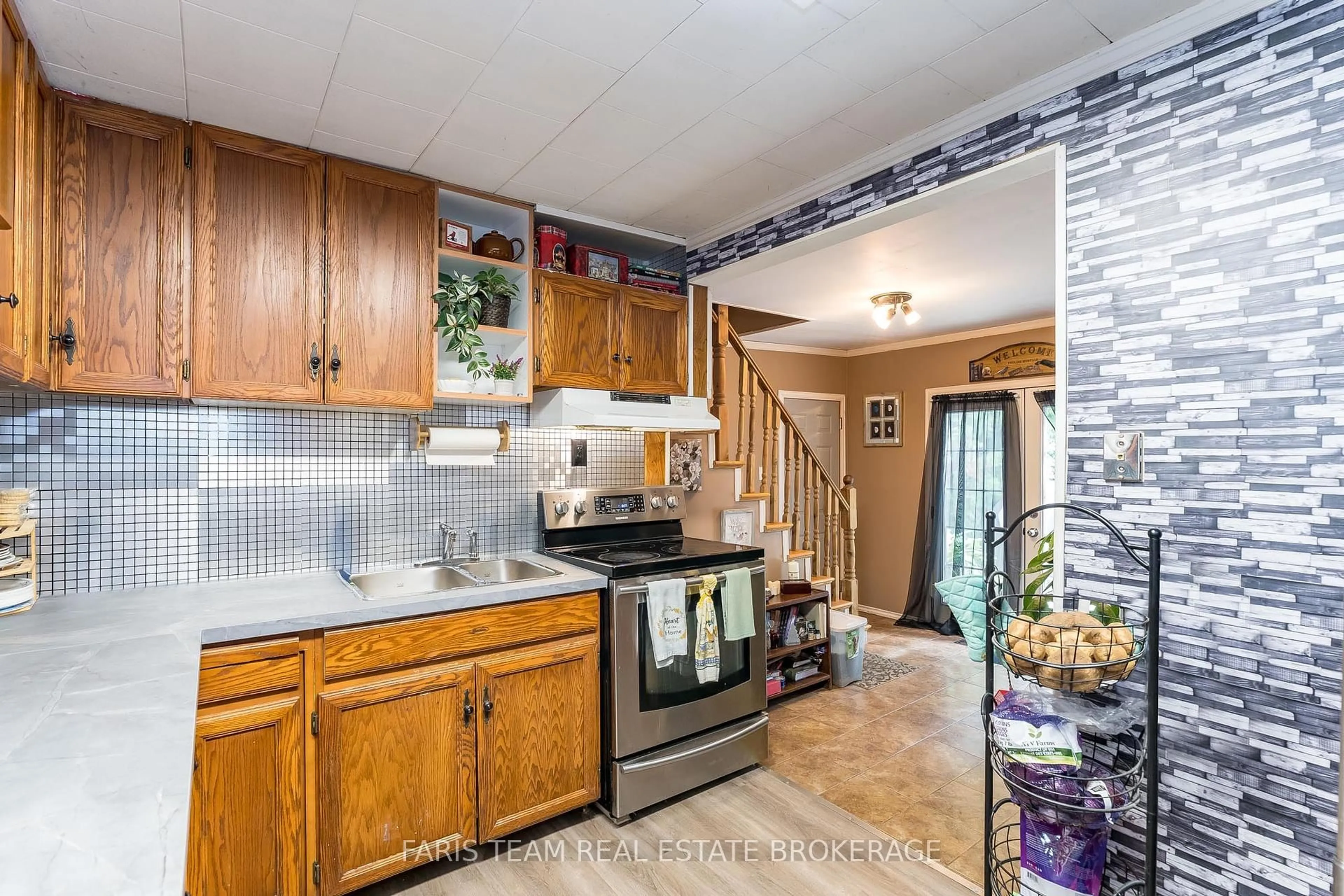 Open concept kitchen, ceramic/tile floor for 3425 Coronation Ave, Severn Ontario L0K 1G0