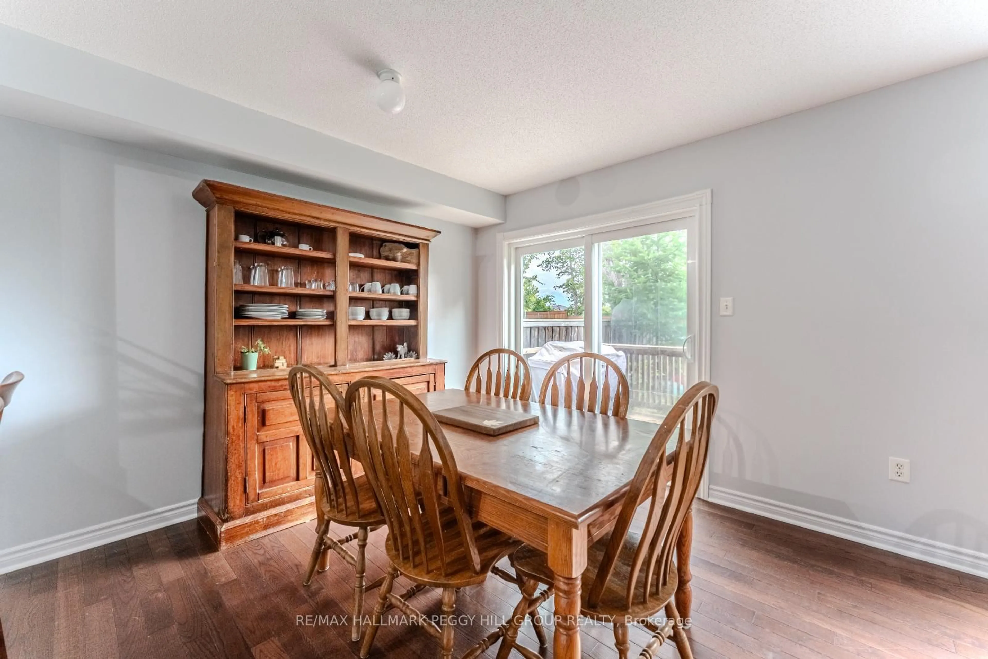 Dining room, wood/laminate floor for 17 Bartor Blvd, Barrie Ontario L4N 5Y7