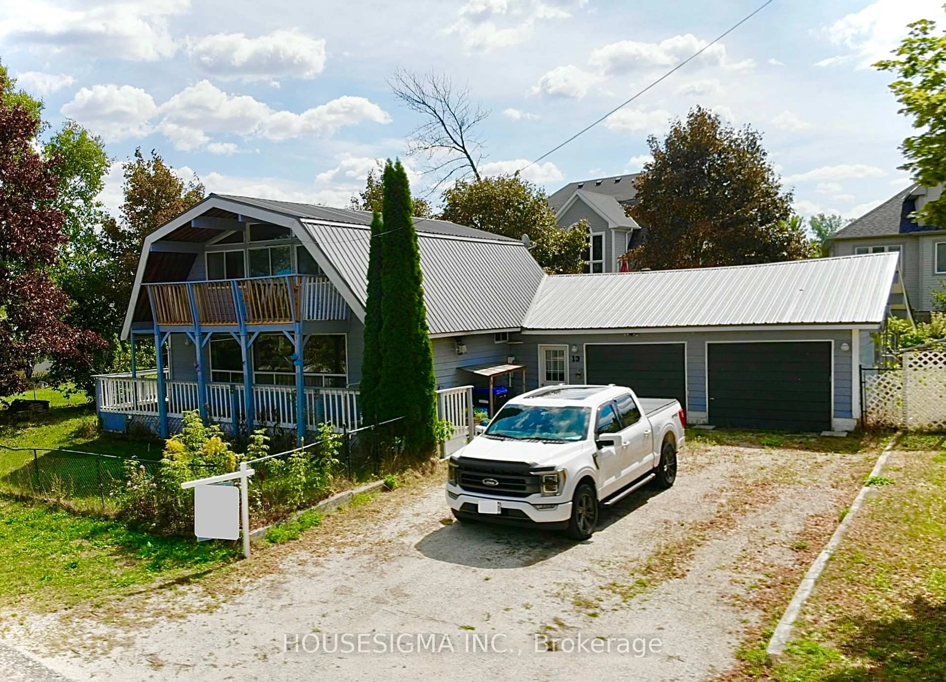 A pic from outside/outdoor area/front of a property/back of a property/a pic from drone, street for 13 Bayview Ave, Wasaga Beach Ontario L9Z 2Y6