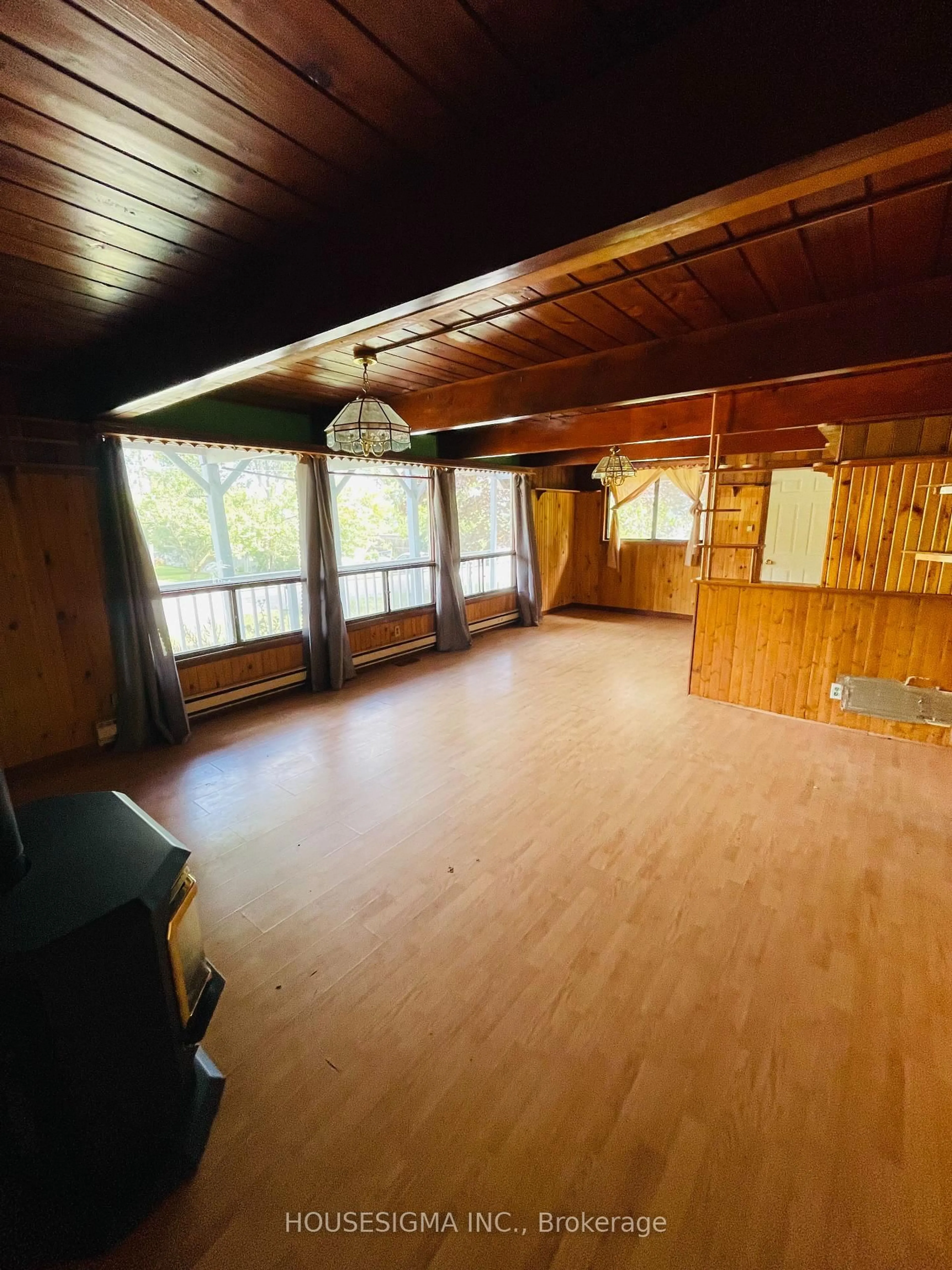 A pic of a room for 13 Bayview Ave, Wasaga Beach Ontario L9Z 2Y6