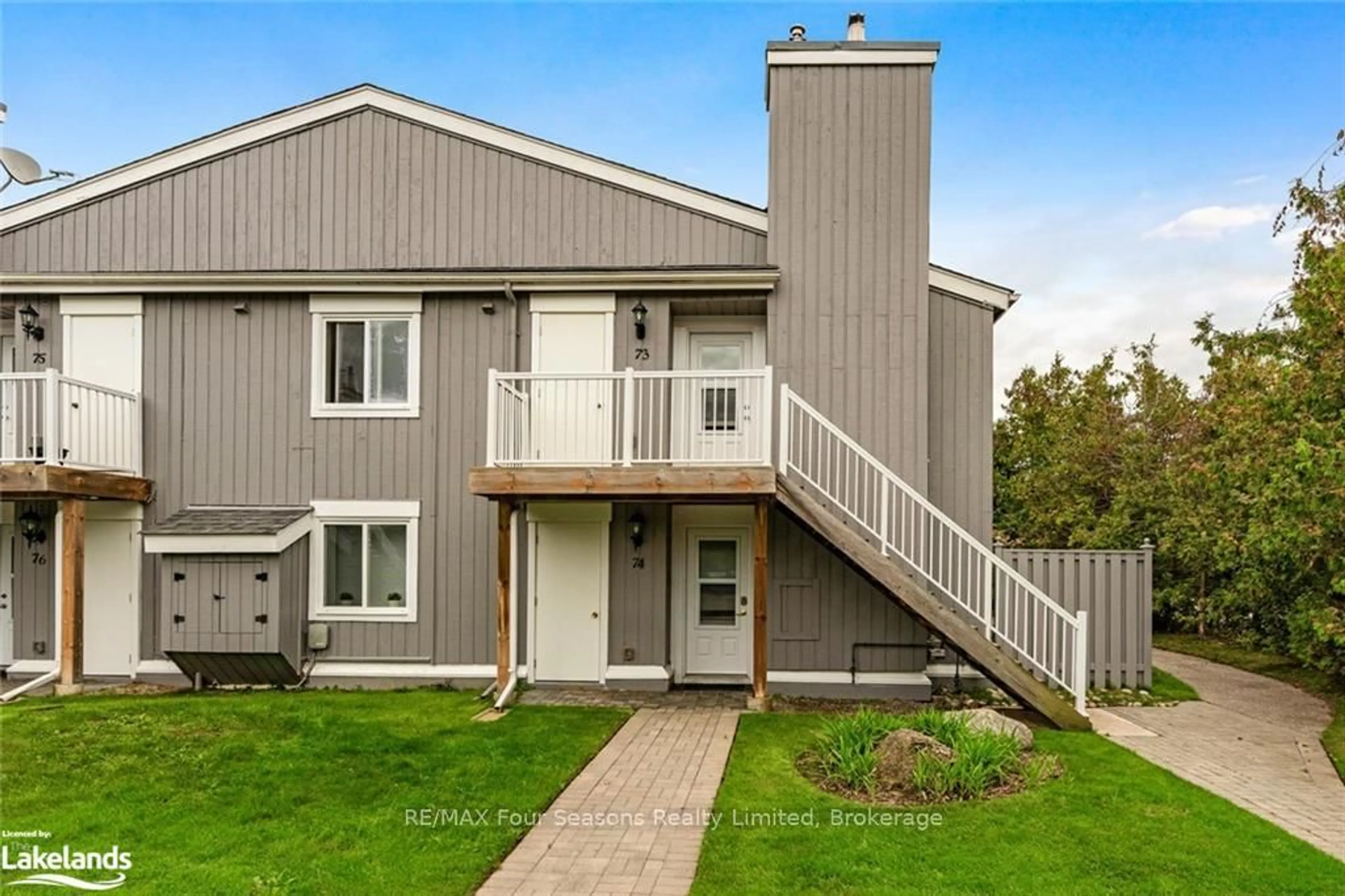 Home with vinyl exterior material, unknown for 21 Dawson Dr #73, Collingwood Ontario L9Y 5B5