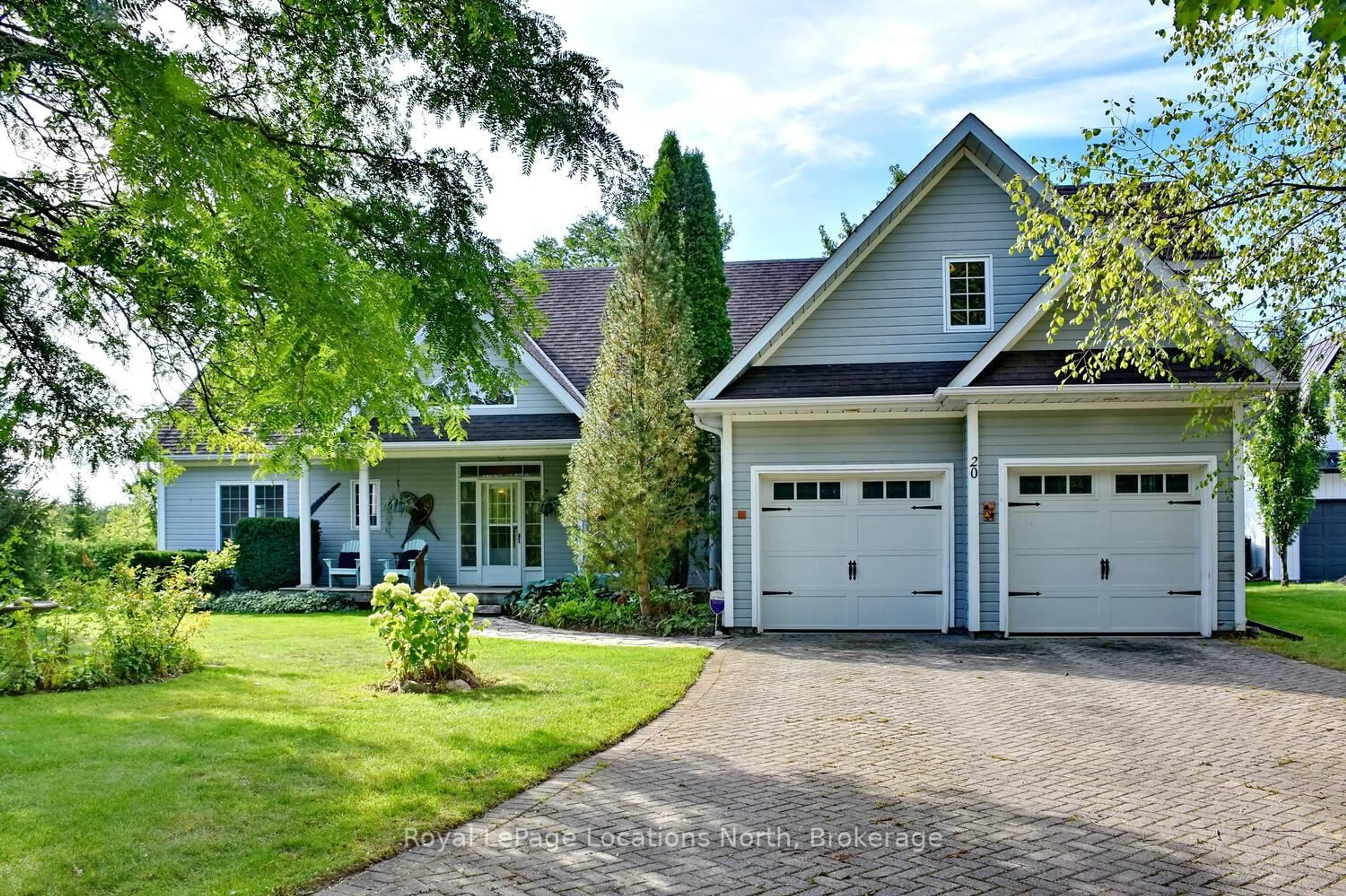 Home with vinyl exterior material, street for 20 MOUNT VIEW Crt, Collingwood Ontario L9Y 5A9