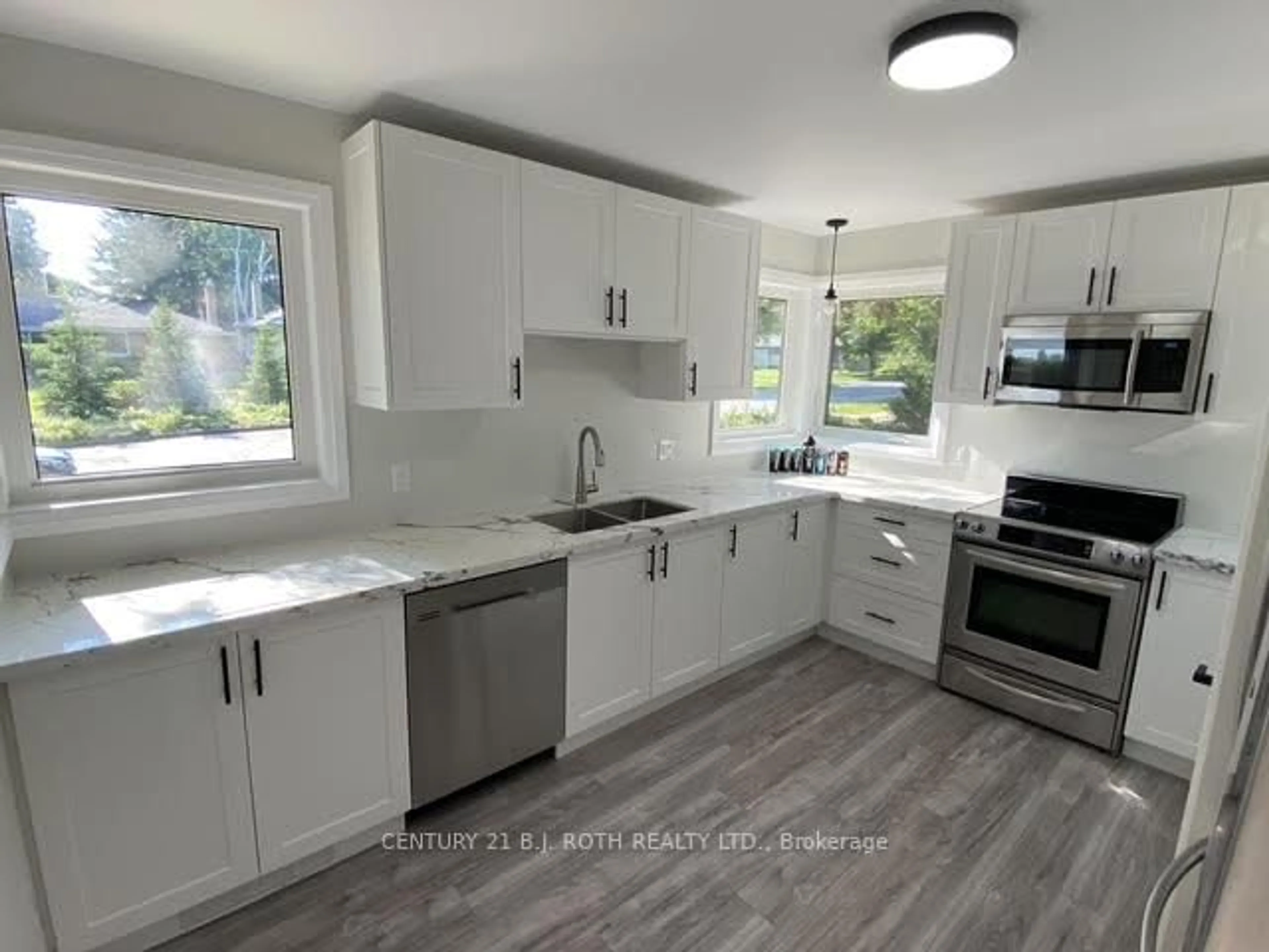 Open concept kitchen, unknown for 108 Nelson St, Barrie Ontario L4M 4K7