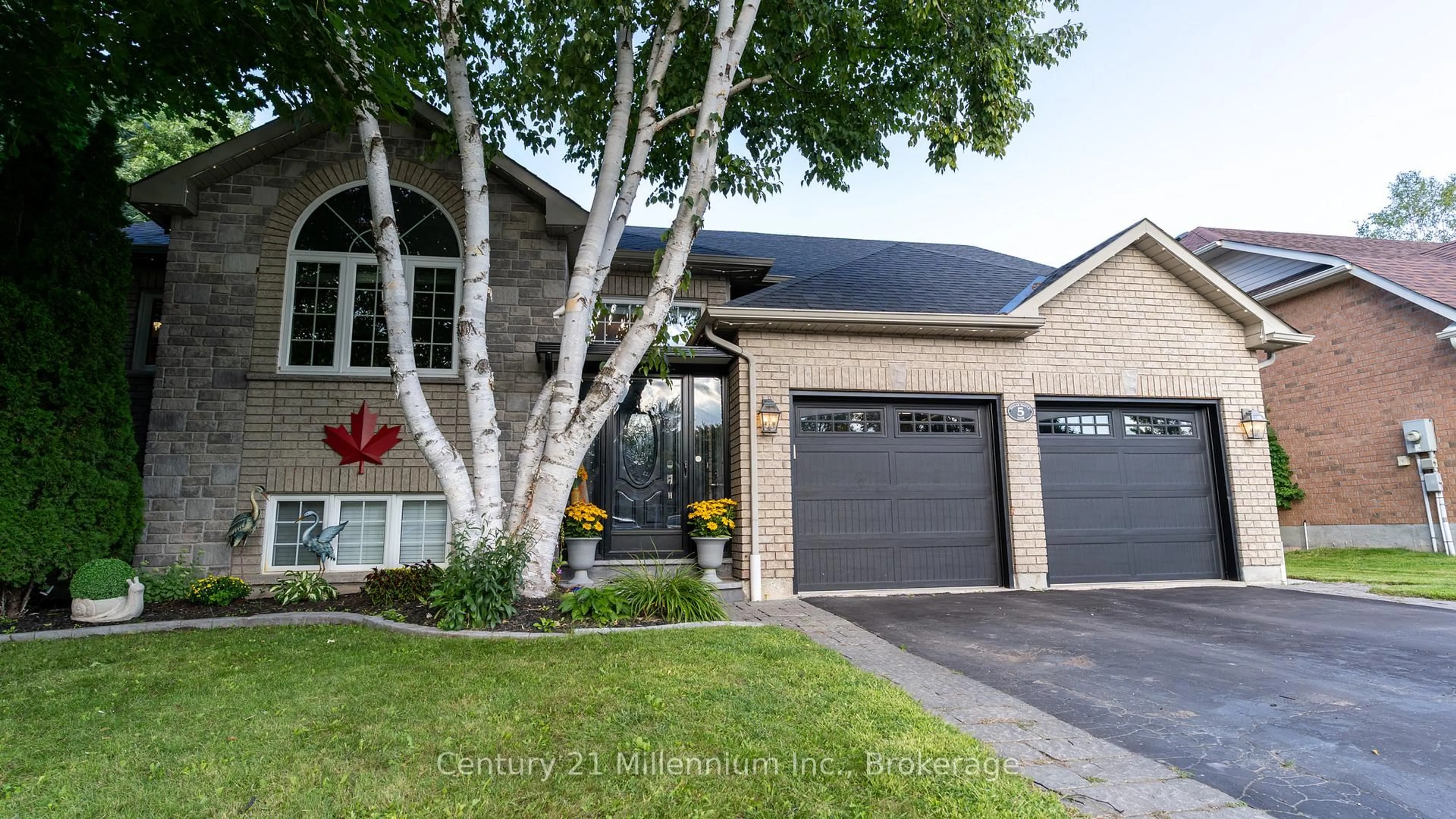 Home with brick exterior material, street for 5 Sugar Maple Lane, Wasaga Beach Ontario L9Z 1P4