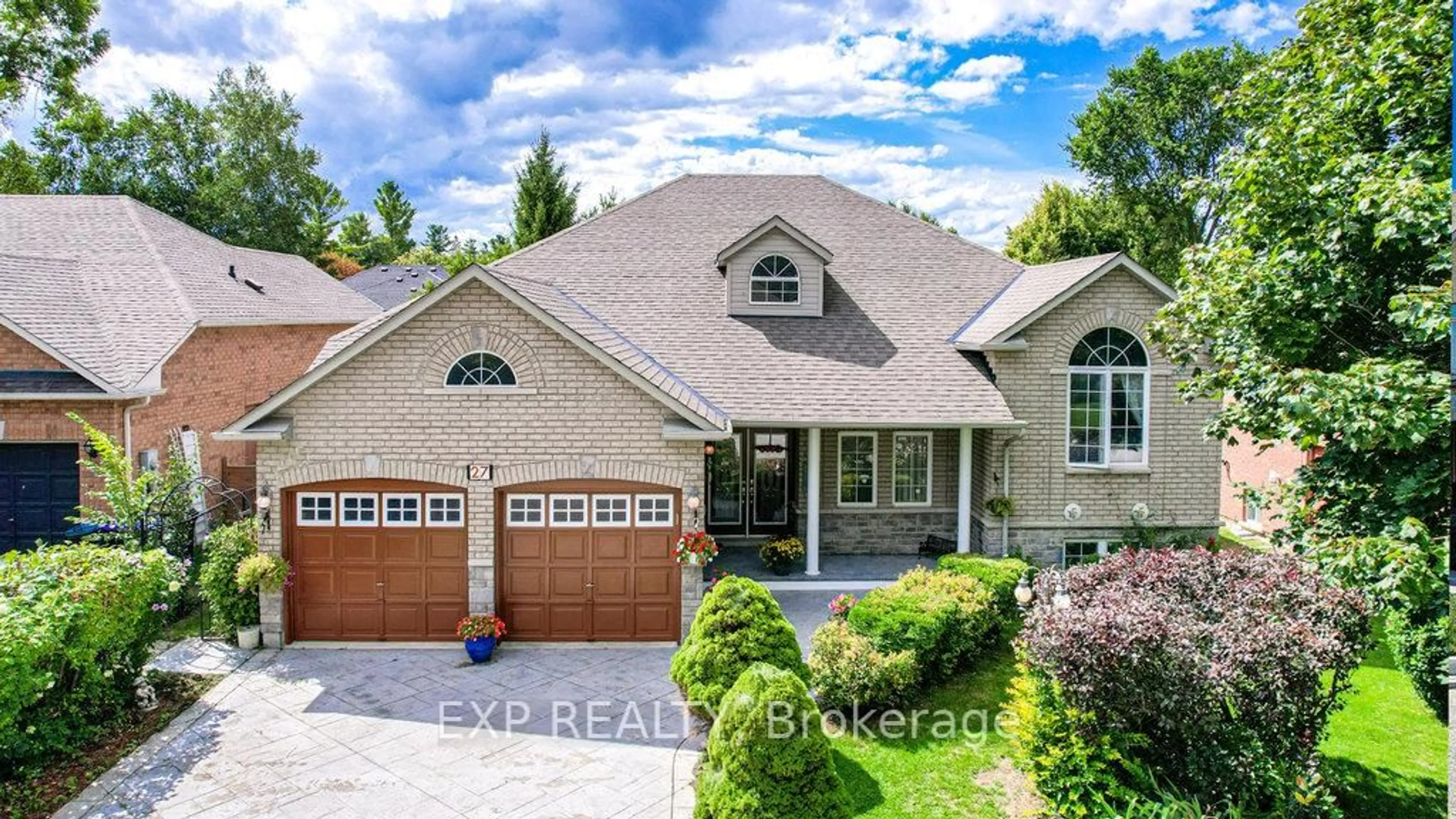 Home with brick exterior material, street for 27 Green Pine Cres, Wasaga Beach Ontario L9Z 1P4