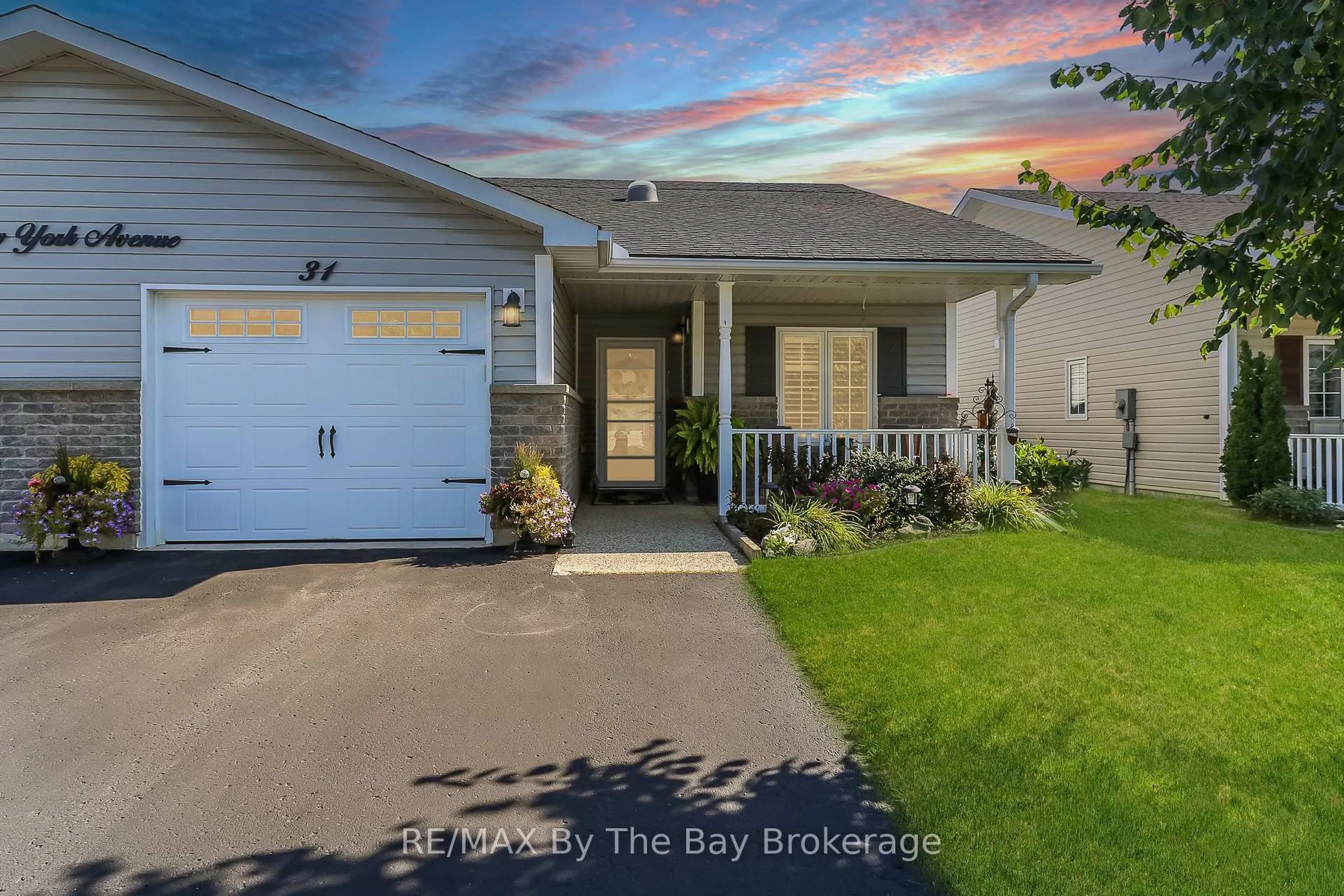 Indoor entryway for 31 New York Ave, Wasaga Beach Ontario L9Z 3A8