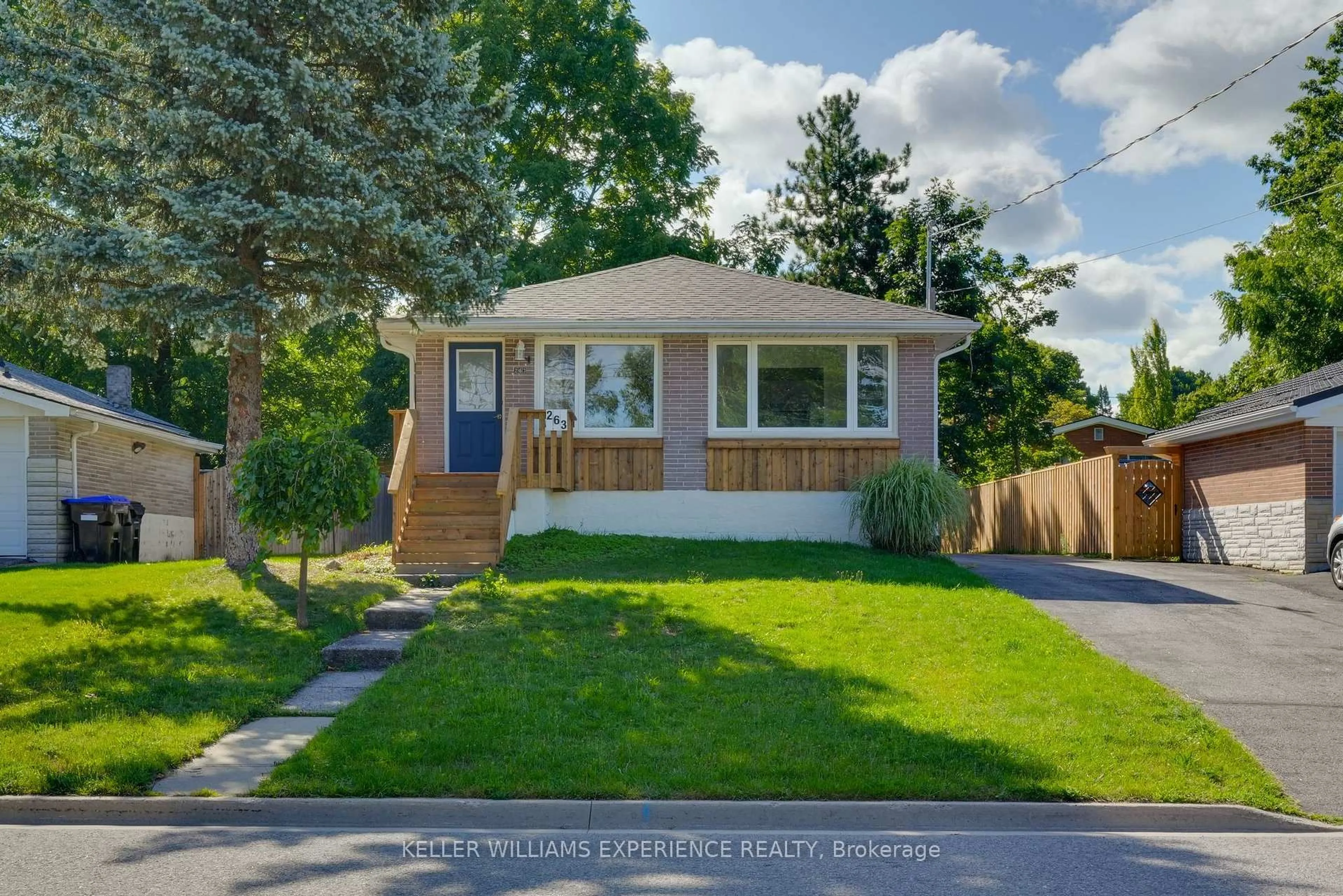Home with vinyl exterior material, street for 263 Scott St, Midland Ontario L4R 2M7