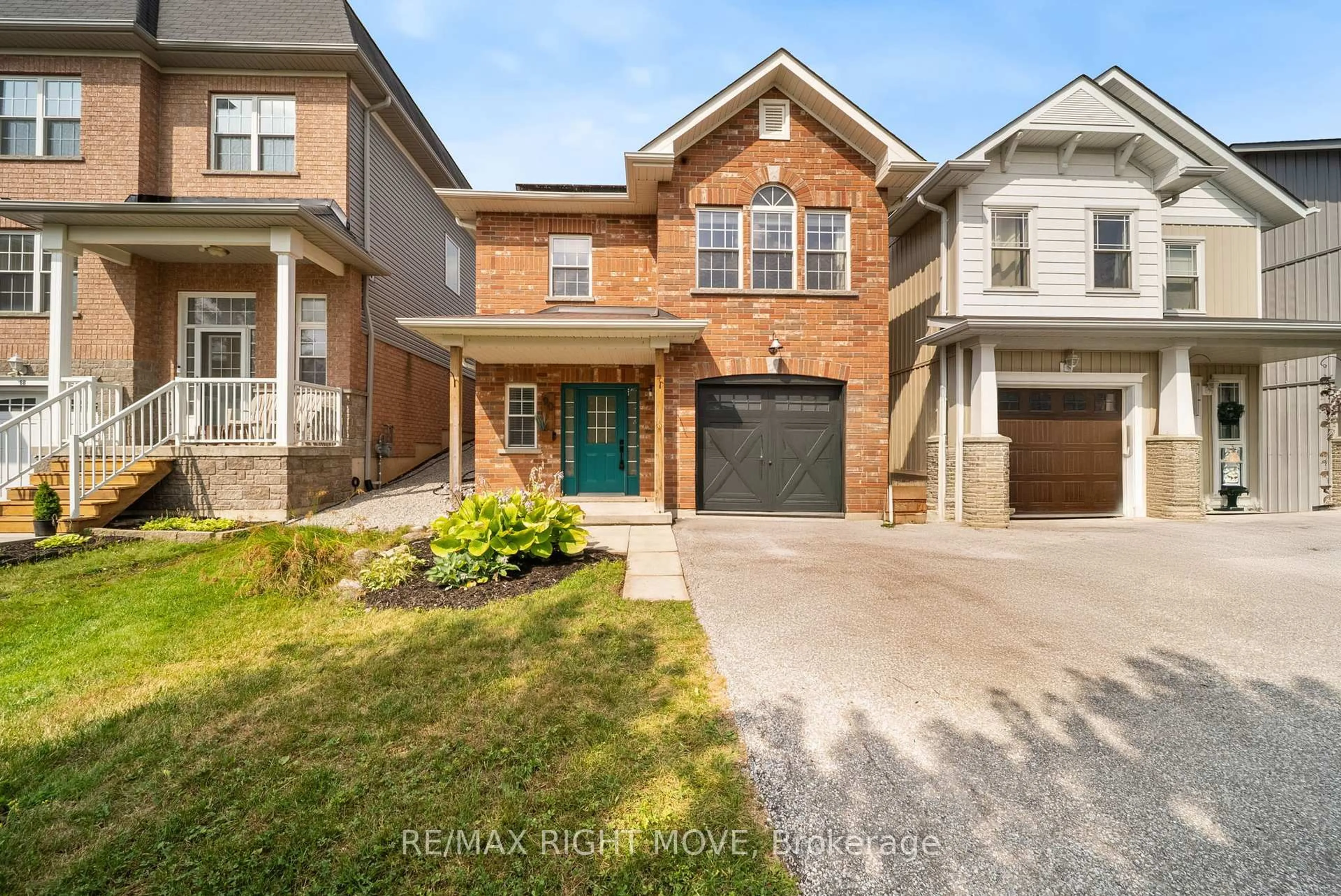 Home with brick exterior material, street for 90 Pearl Dr, Orillia Ontario L3V 0A6