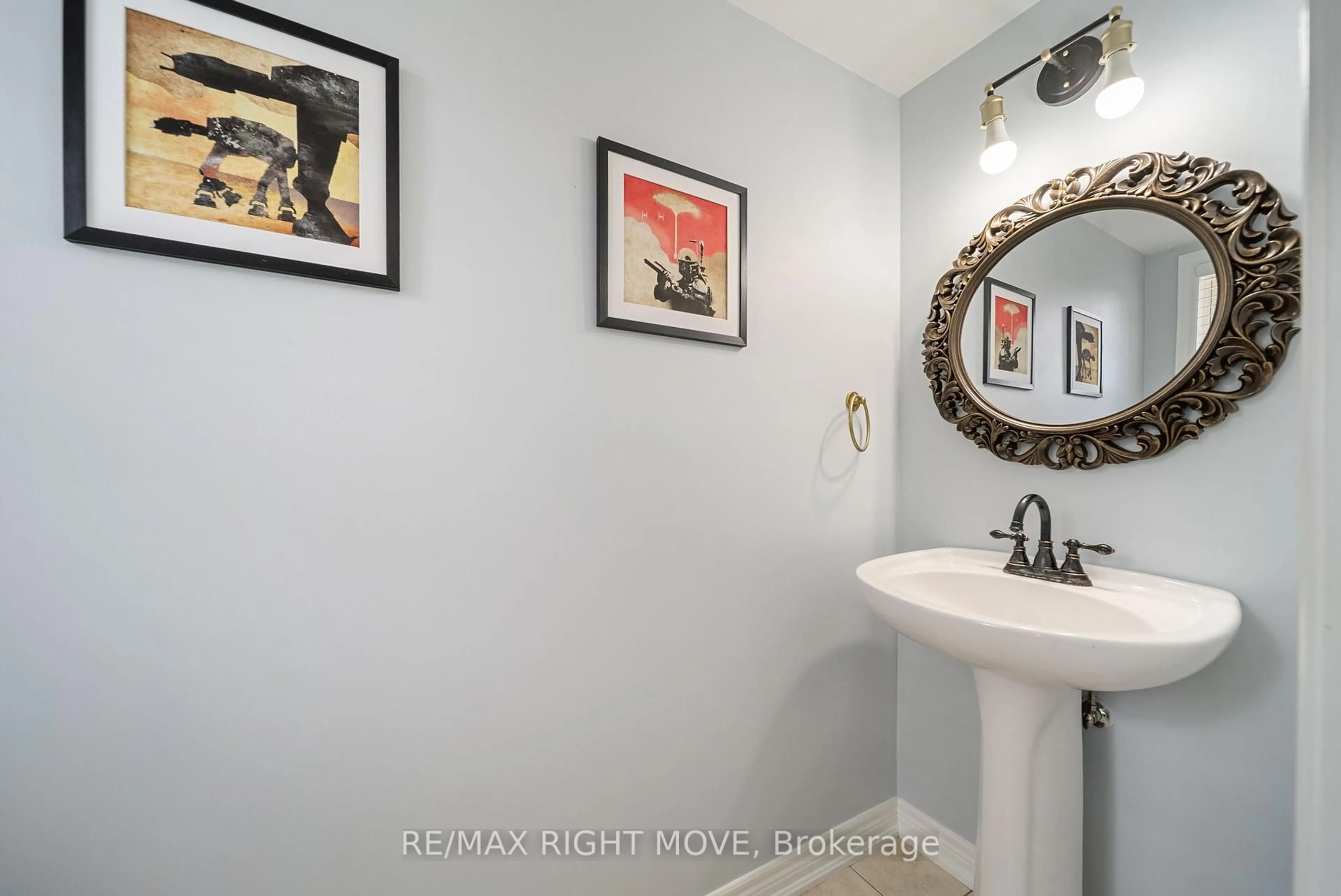 Standard bathroom, ceramic/tile floor for 90 Pearl Dr, Orillia Ontario L3V 0A6