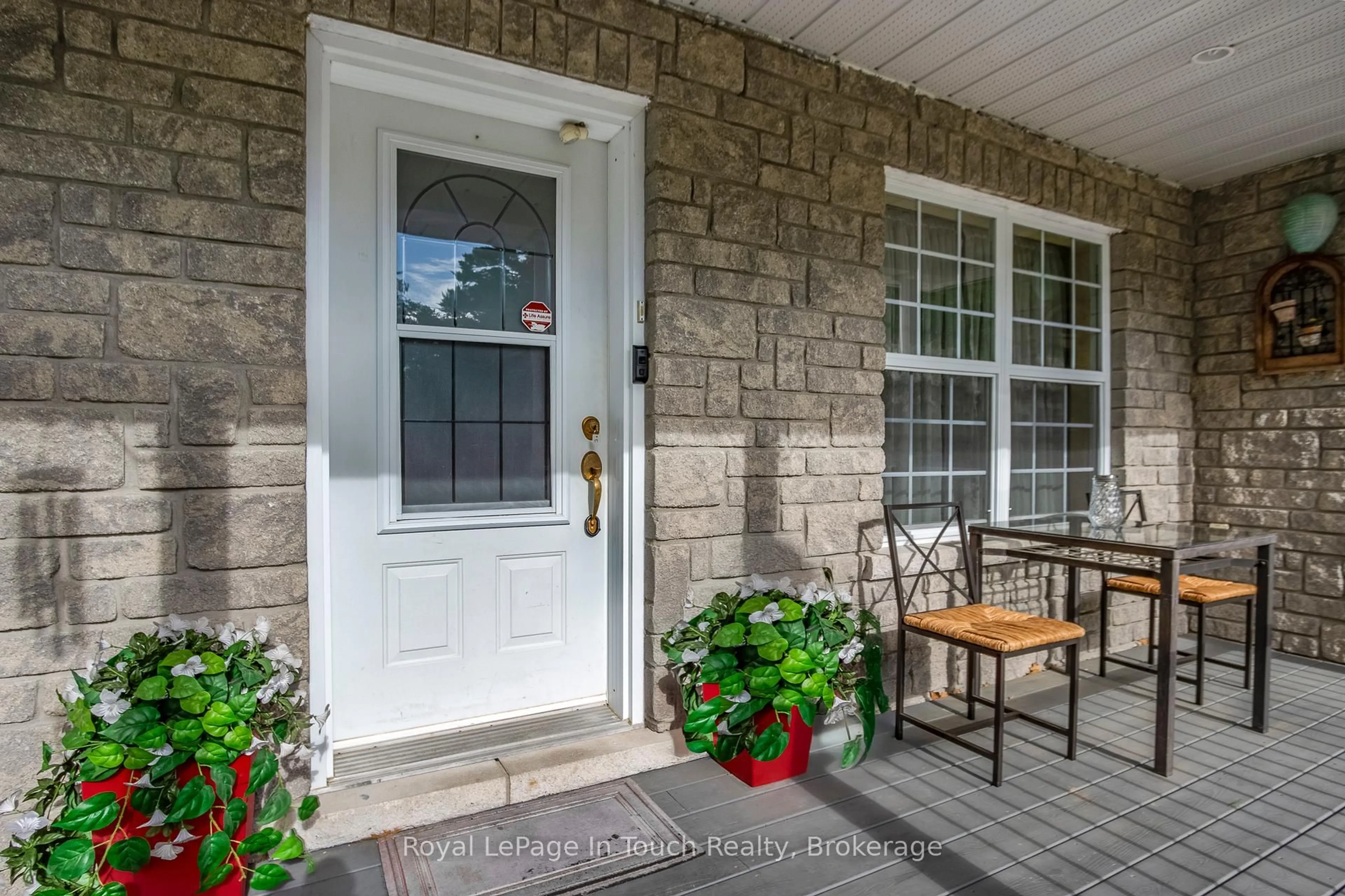 Indoor entryway for 59 Stocco Circ, Tiny Ontario L0L 2T0
