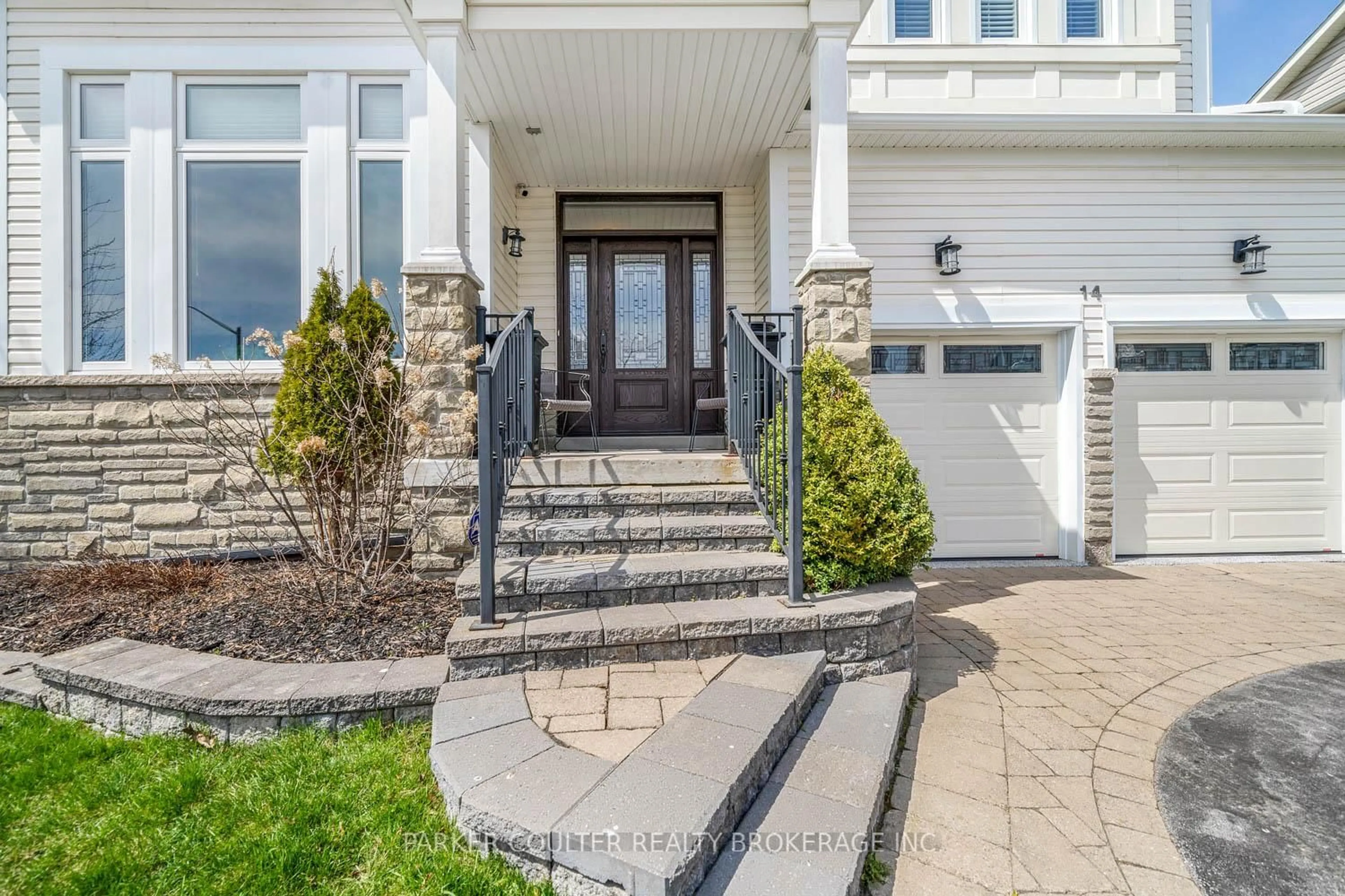 Indoor entryway for 14 Regalia Way, Barrie Ontario L4M 7H7