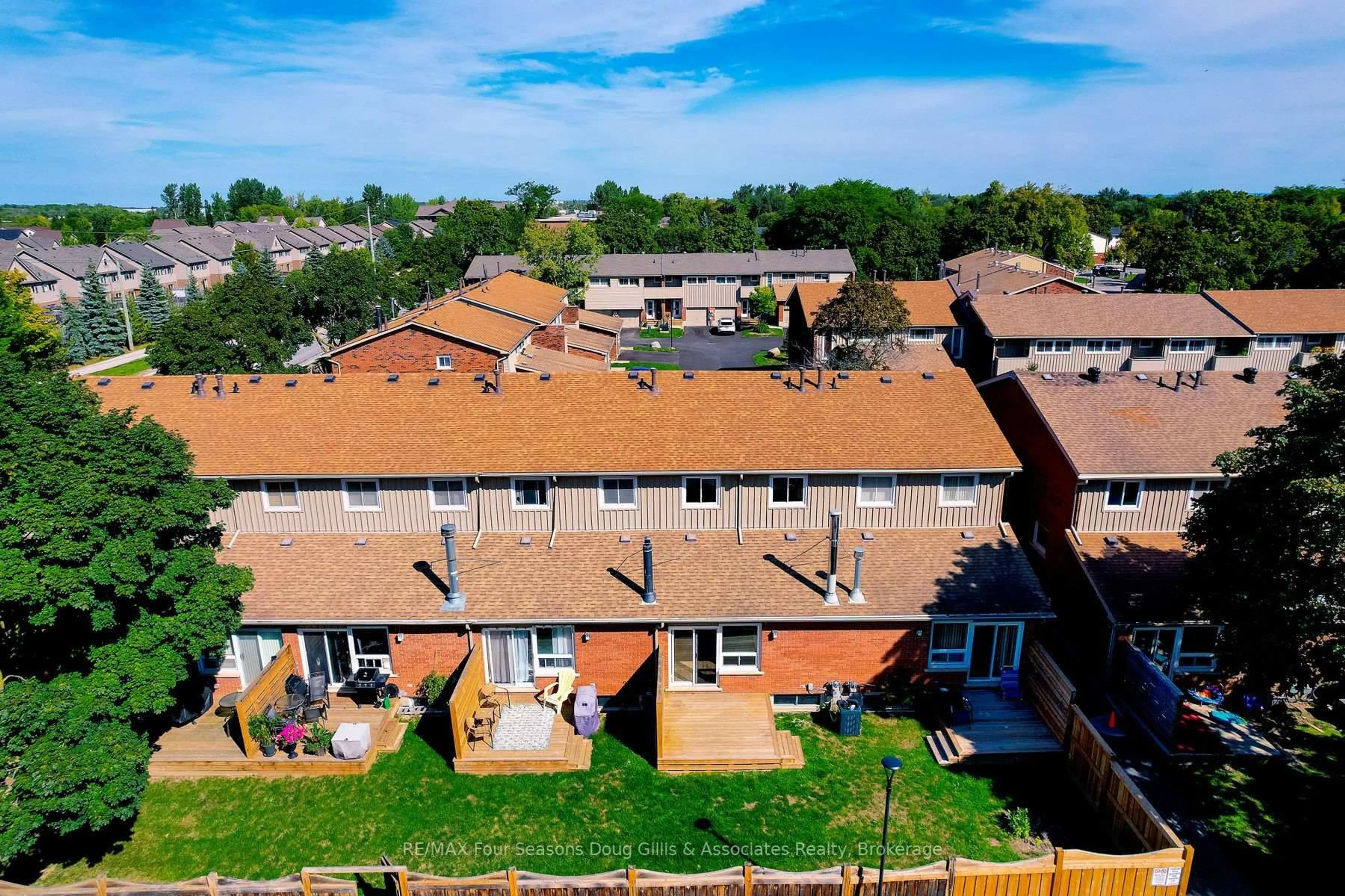 A pic from outside/outdoor area/front of a property/back of a property/a pic from drone, city buildings view from balcony for 601 Tenth St, Collingwood Ontario L9Y 4K6