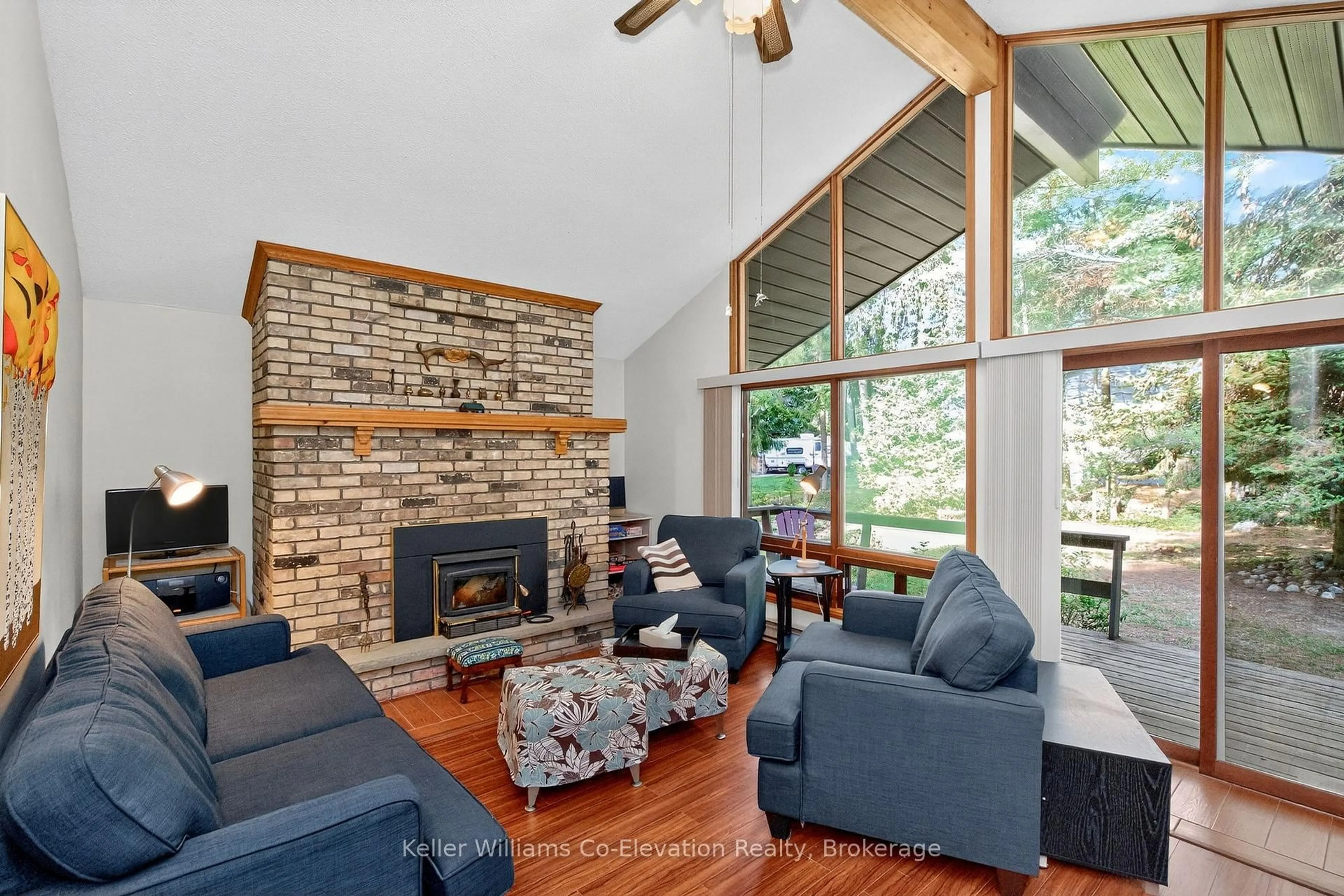 Living room with furniture, unknown for 1700 Tiny Beaches Rd, Tiny Ontario L9M 0H2