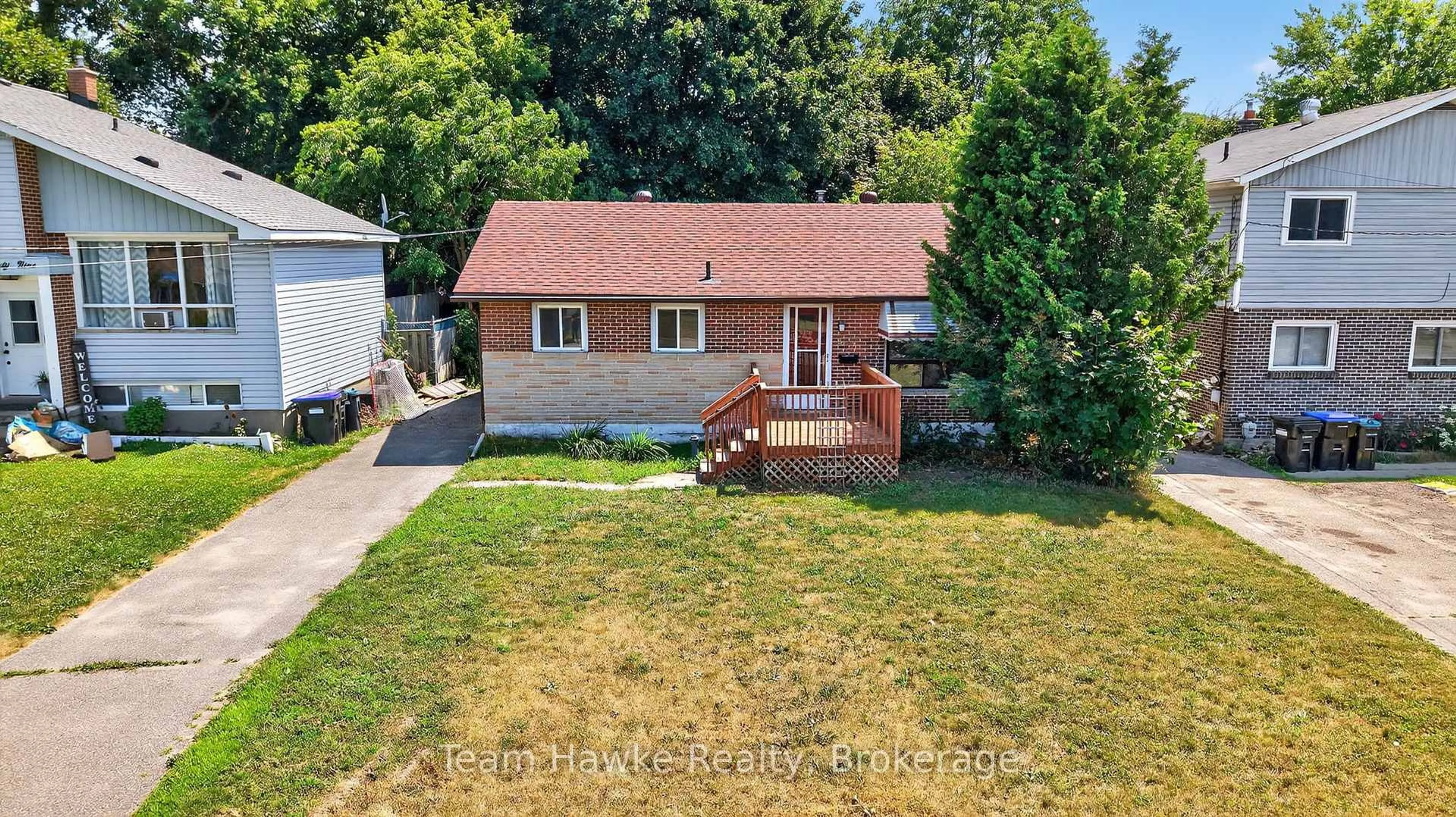 A pic from outside/outdoor area/front of a property/back of a property/a pic from drone, street for 303 Scott St, Midland Ontario L4R 2M9